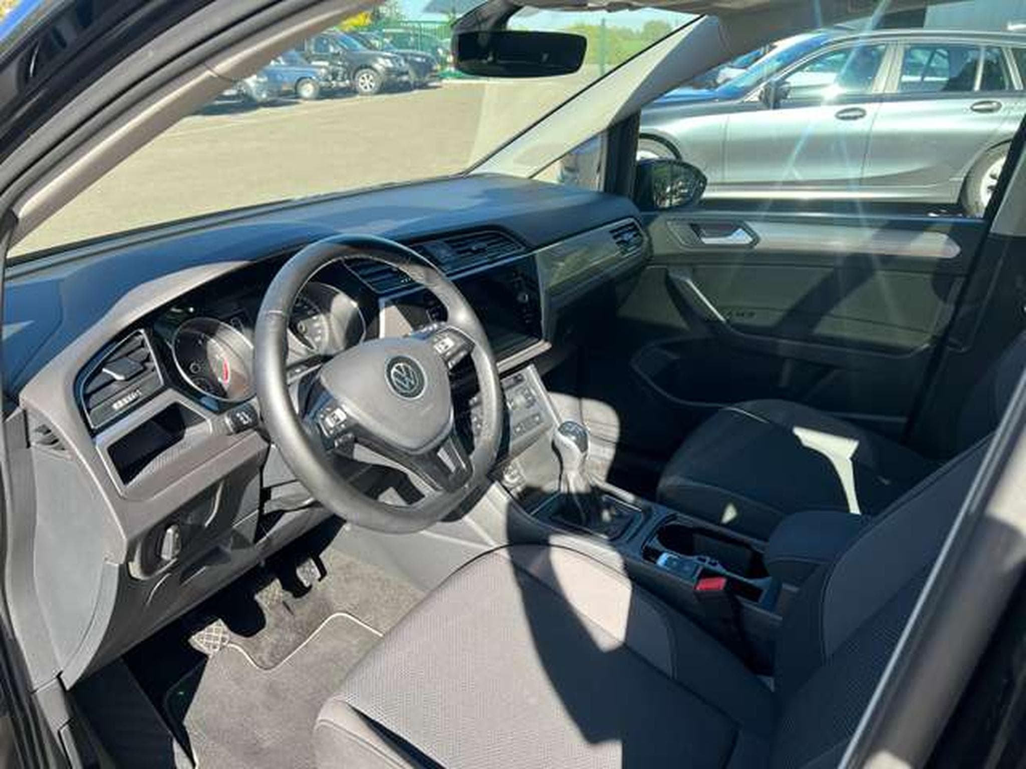 VW Touran 2.0 DIESEL 122 CV (2022) - Photo 3