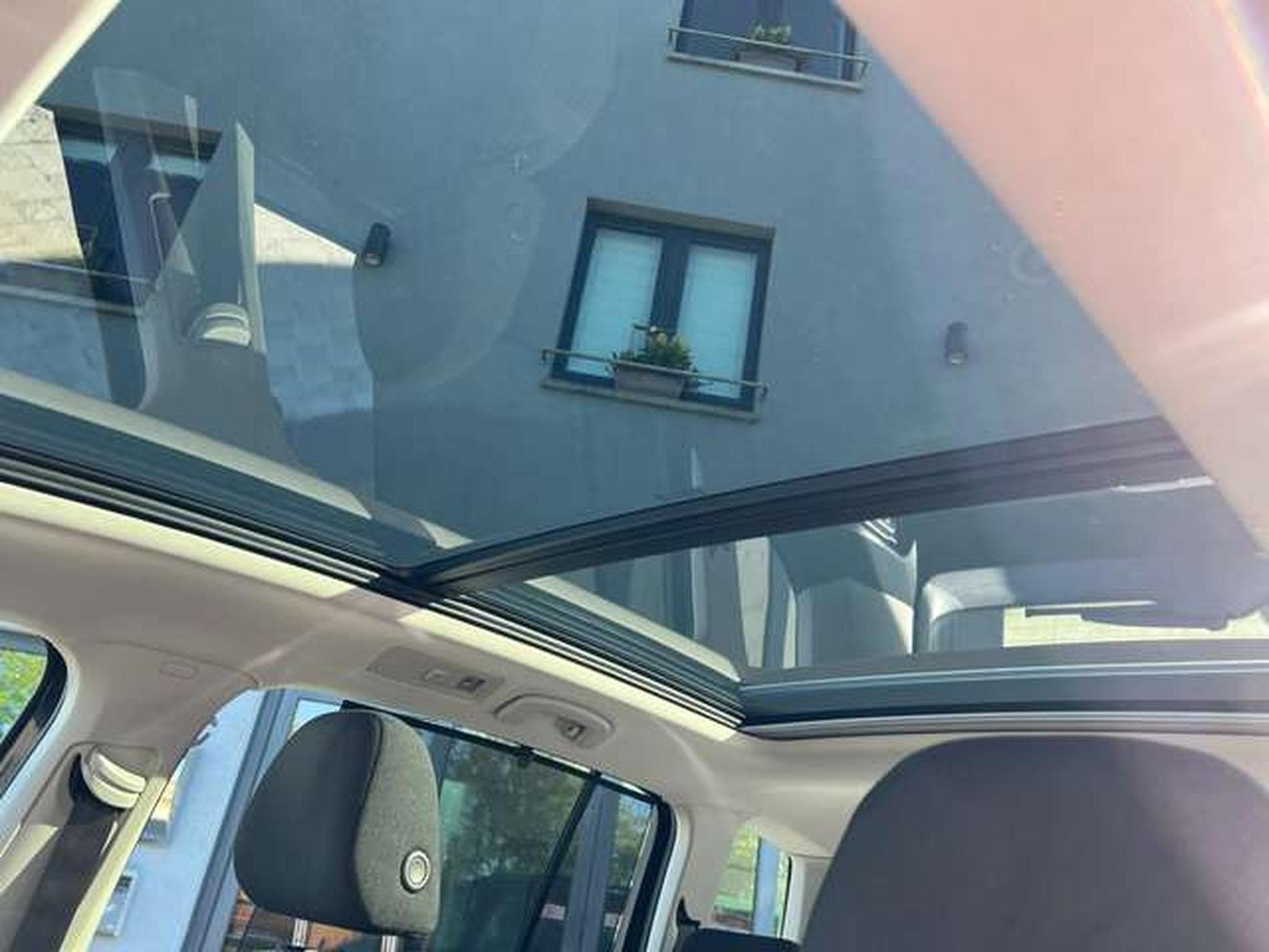 VW Touran 2.0 DIESEL 122 CV (2022) - Photo 4
