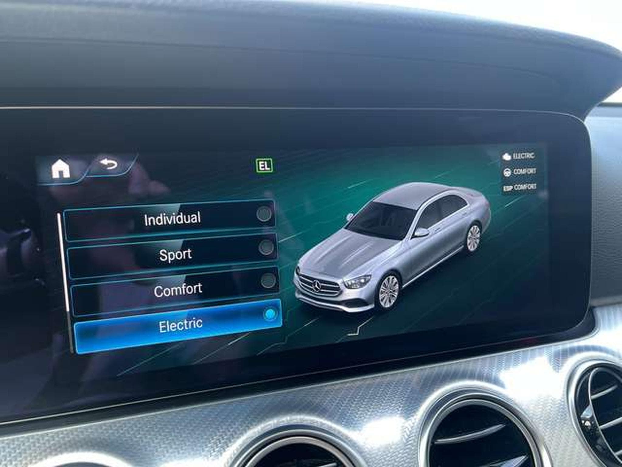 Mercedes E 300 BERLINE HYBRIDE ESSENCE (2022) - Photo 11
