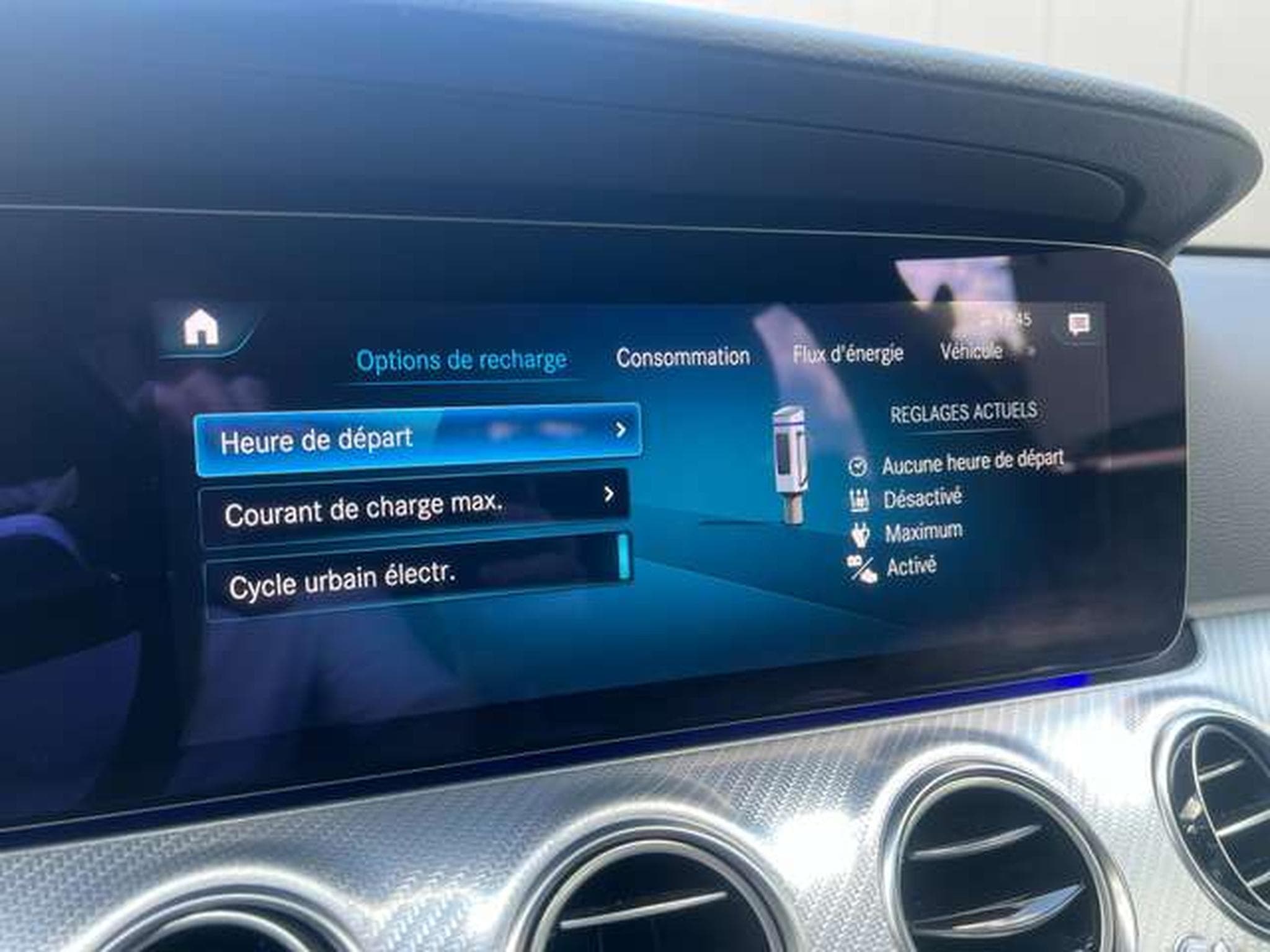 Mercedes E 300 BERLINE HYBRIDE ESSENCE (2022) - Photo 13