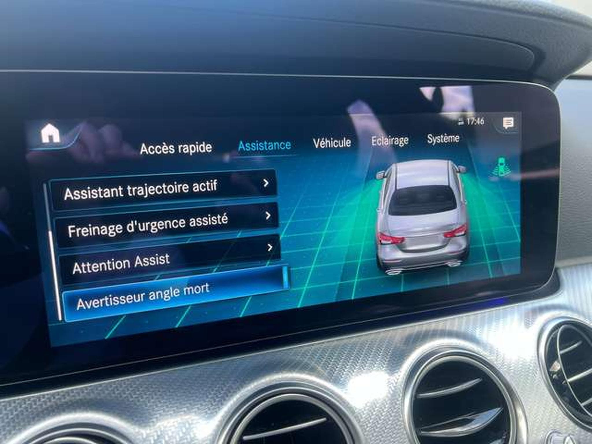 Mercedes E 300 BERLINE HYBRIDE ESSENCE (2022) - Photo 16