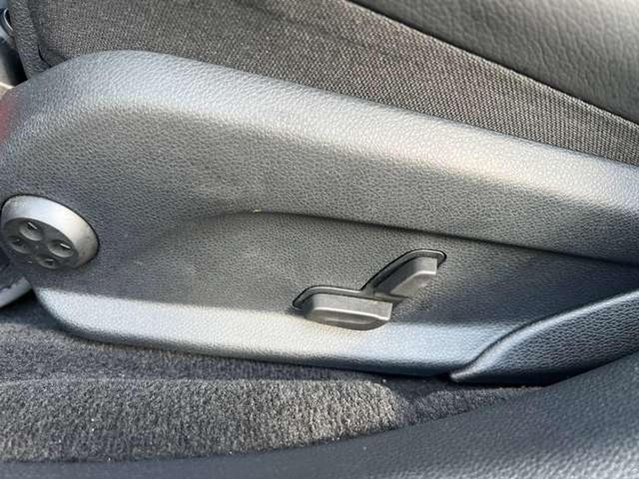 Mercedes E 300 BERLINE HYBRIDE ESSENCE (2022) - Photo 17