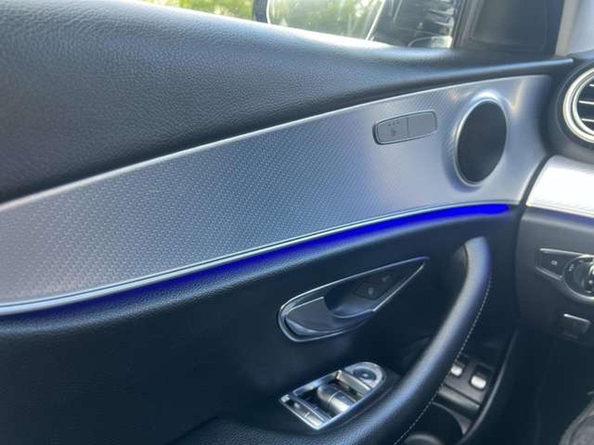 Mercedes E 300 BERLINE HYBRIDE ESSENCE (2022) - Photo 18