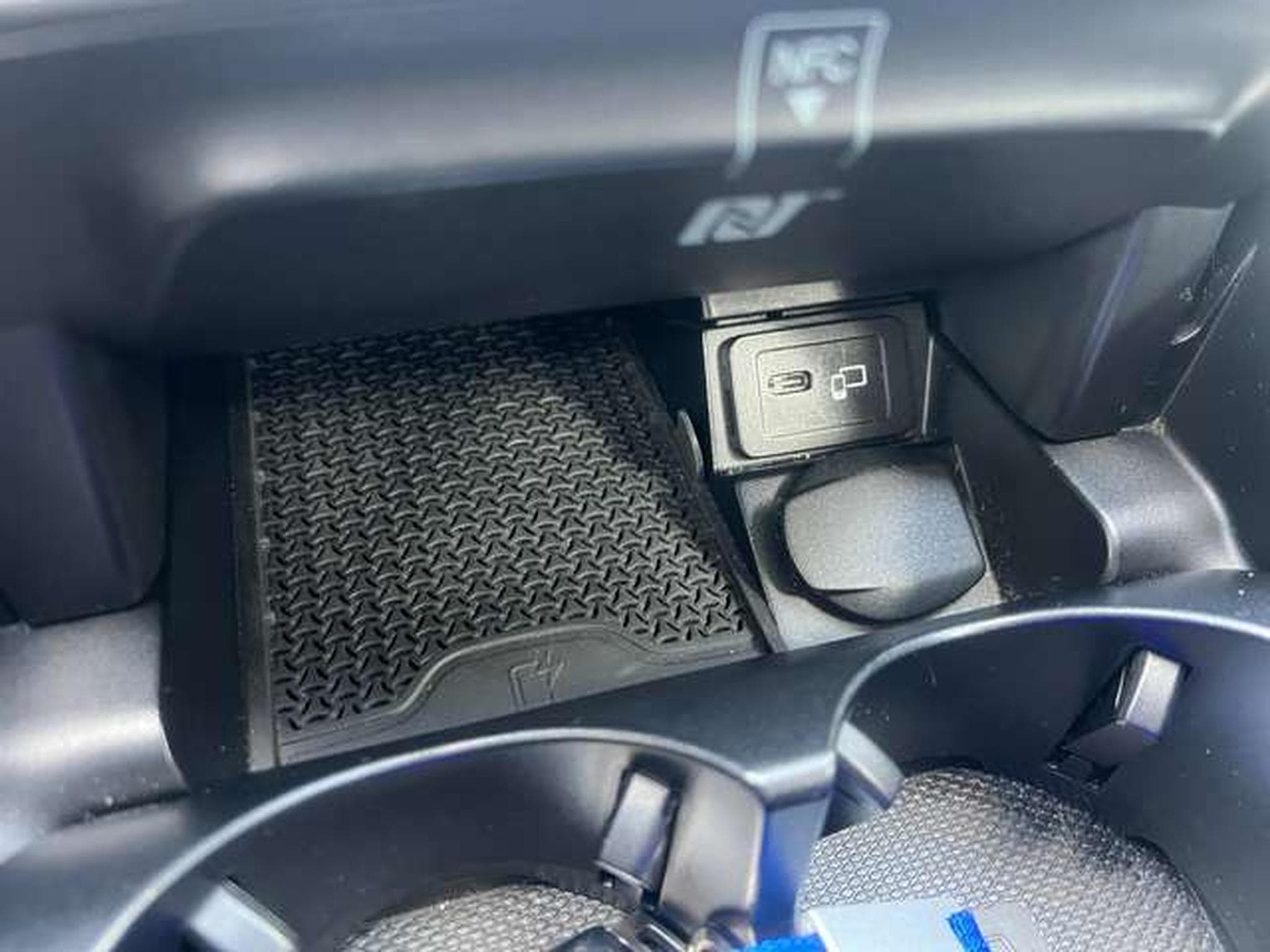 Mercedes E 300 BERLINE HYBRIDE ESSENCE (2022) - Photo 21
