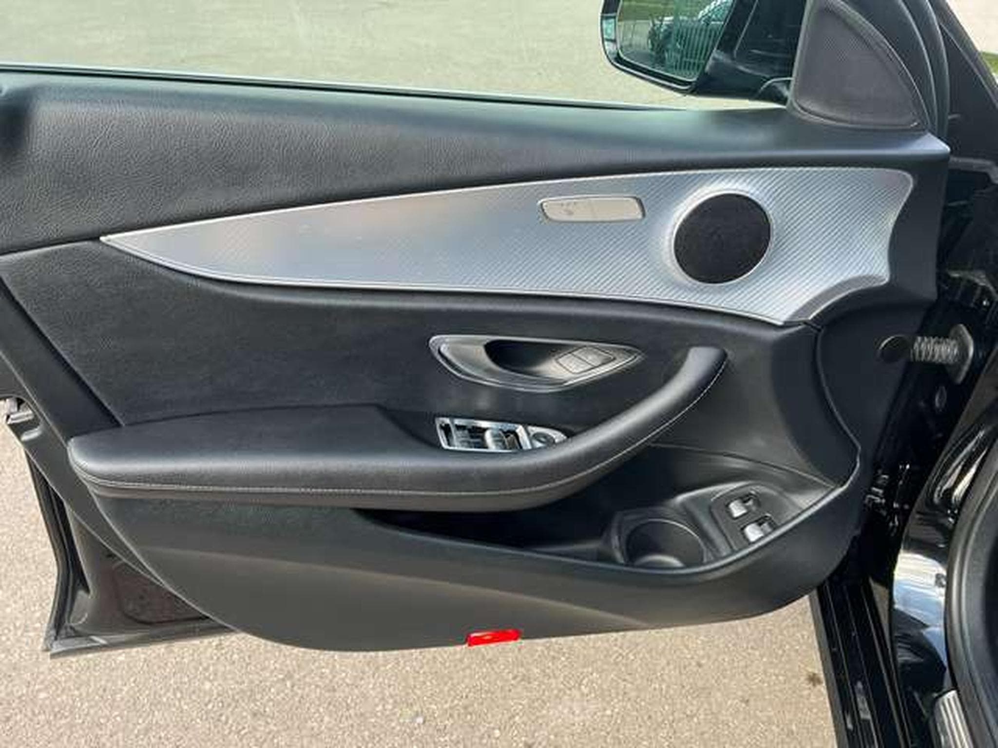 Mercedes E 300 BERLINE HYBRIDE ESSENCE (2022) - Photo 6