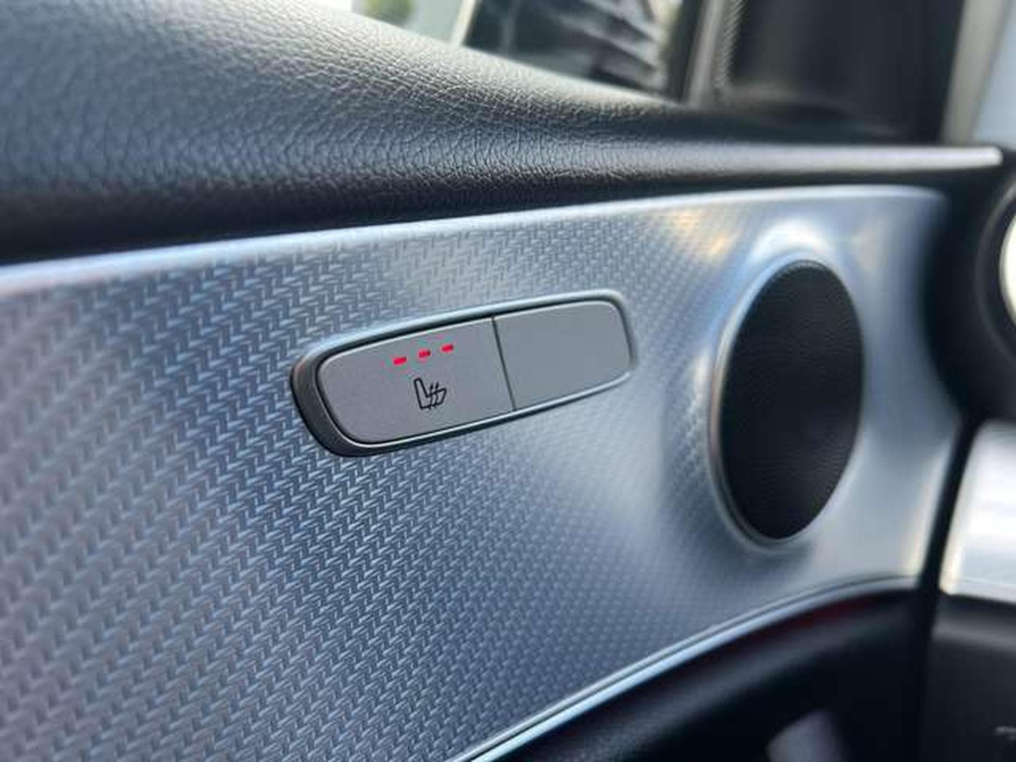 Mercedes E 300 BERLINE HYBRIDE ESSENCE (2022) - Photo 8