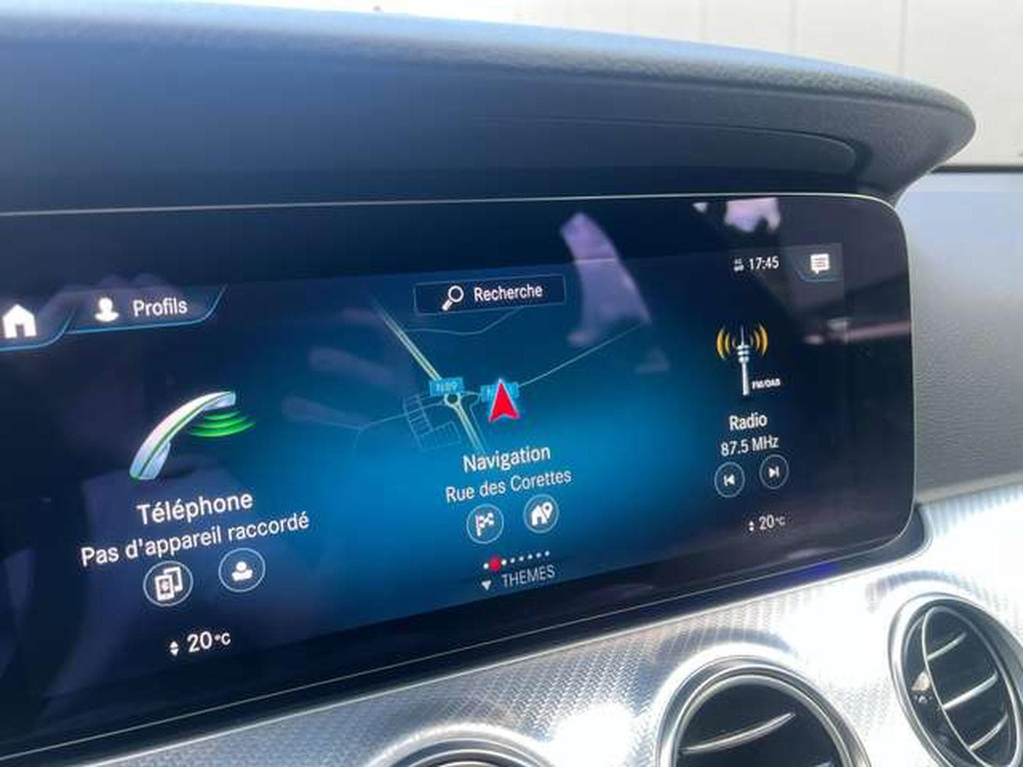 Mercedes E 300 BERLINE HYBRIDE ESSENCE (2022) - Photo 9