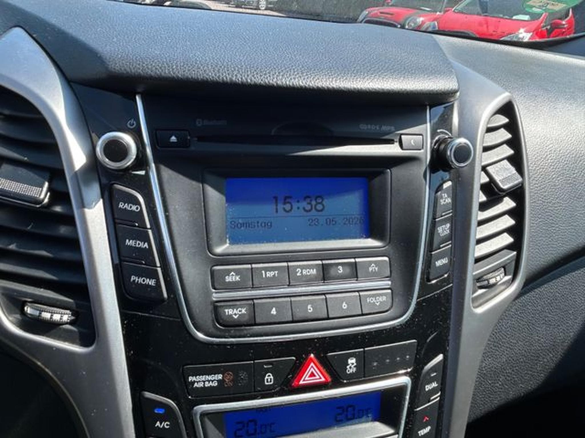 Hyundai i30 i30 Lim. 1.6 CRDi *LED*PDC*Tempomat*Euro5* (2014) - Foto 10