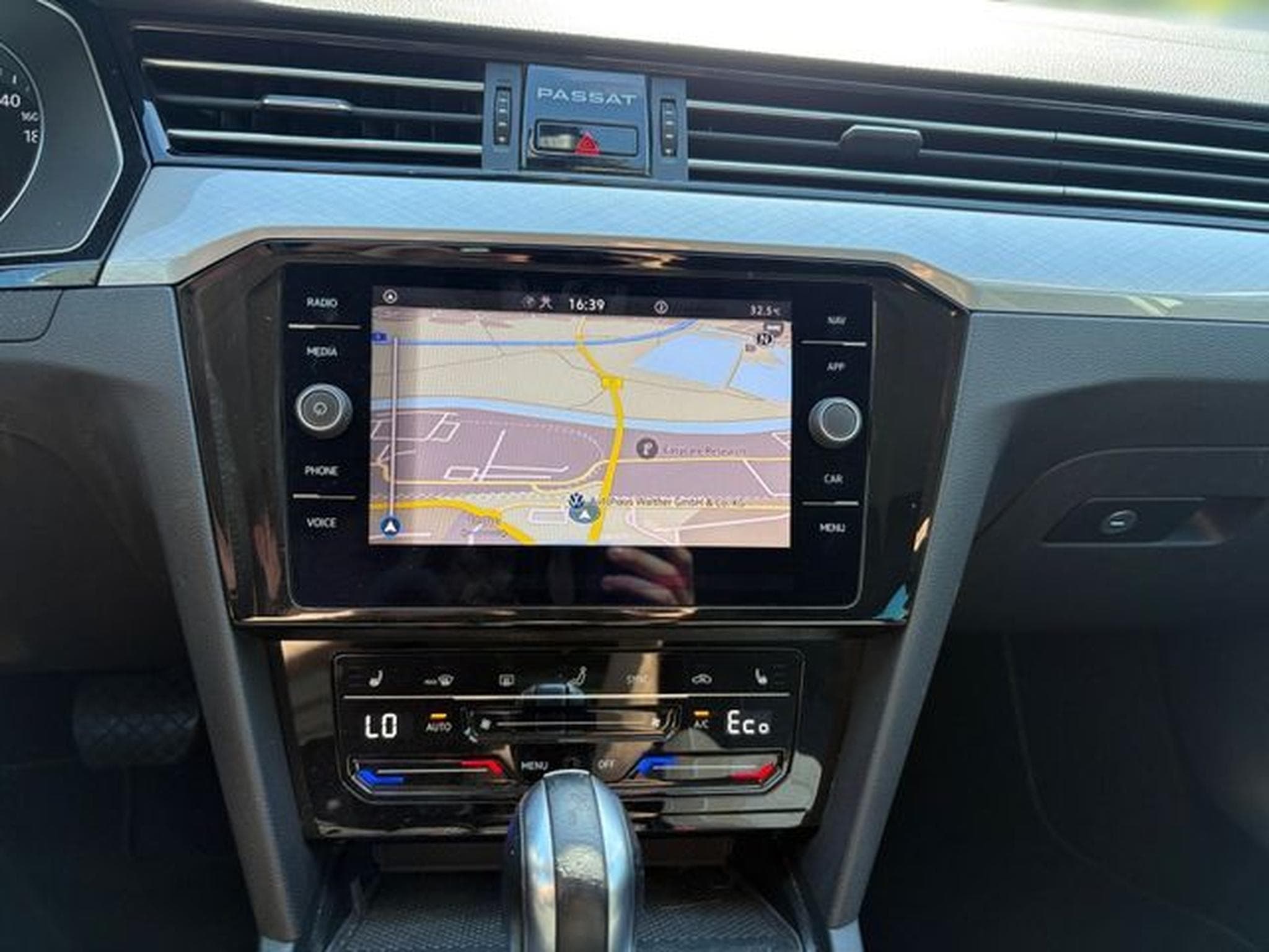 VW Passat Passat Variant GTE (2020) - Photo 11