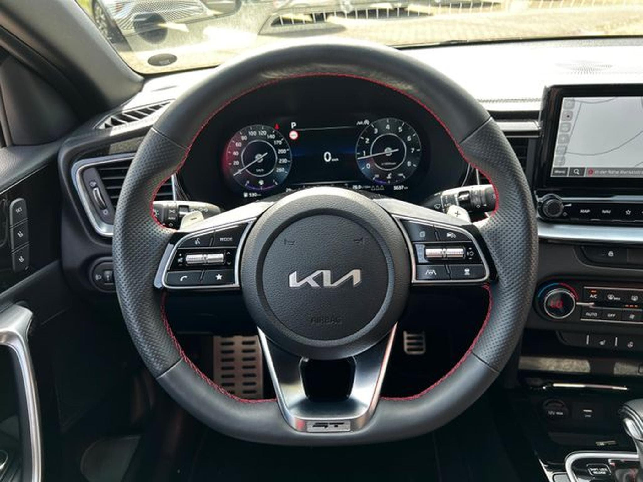 Kia Ceed cee'd / Ceed GT 1,6T-GDI DCT Komfort Navi LED (2023) - Photo 13