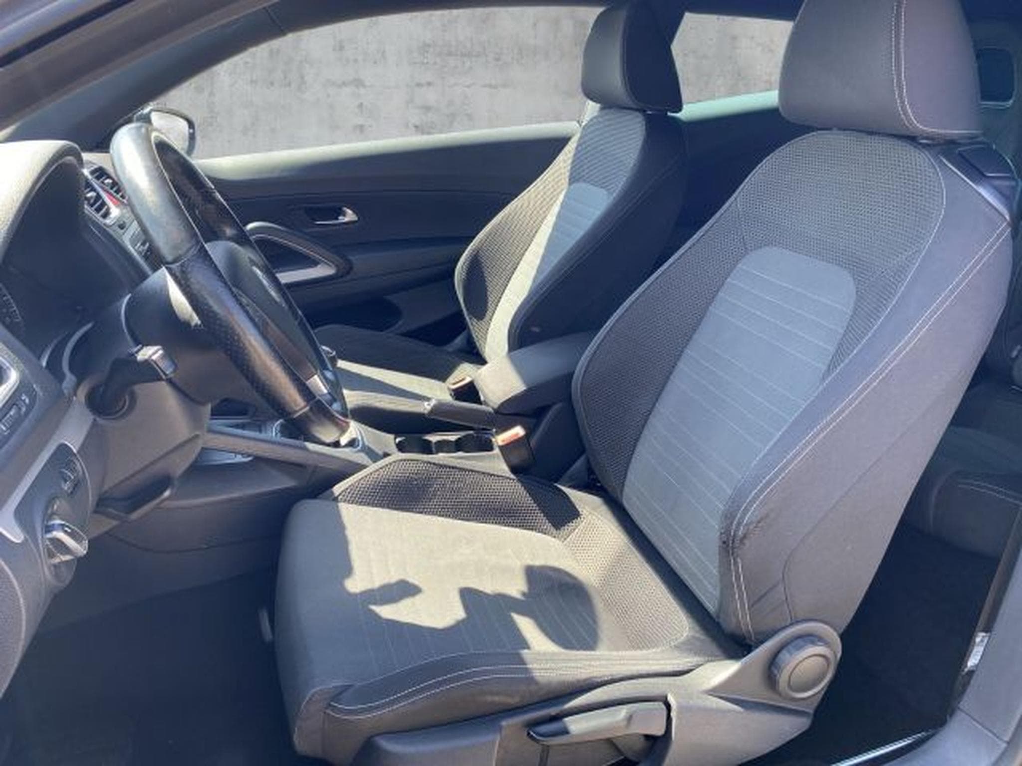 VW Scirocco Scirocco 2.0 TSI KLIMA DCC SHZG PDC Tempomat (2009) - Photo 11