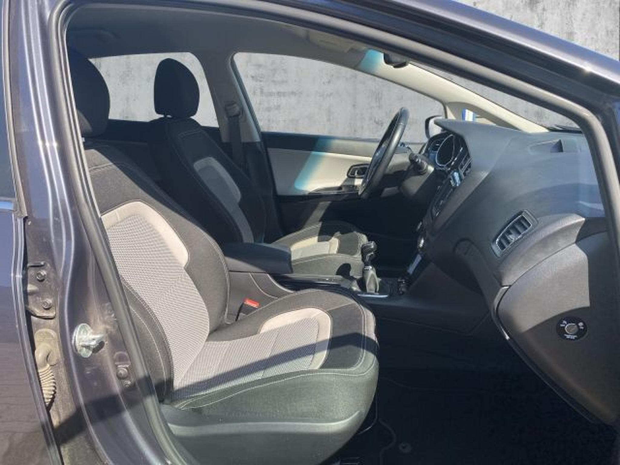 Kia Ceed Ceed 1.6 GDI Edition 7 NAVI AHK PDC RFK KLIMA (2014) - Photo 13