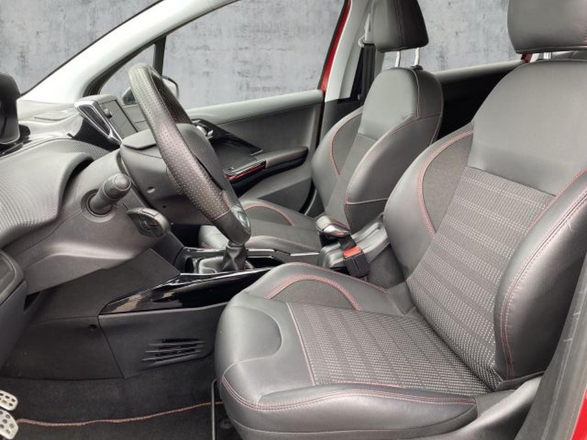 Peugeot 2008 2008 1.2 PureTech 110 Allure GT-Line NAVI RFK (2018) - Photo 11