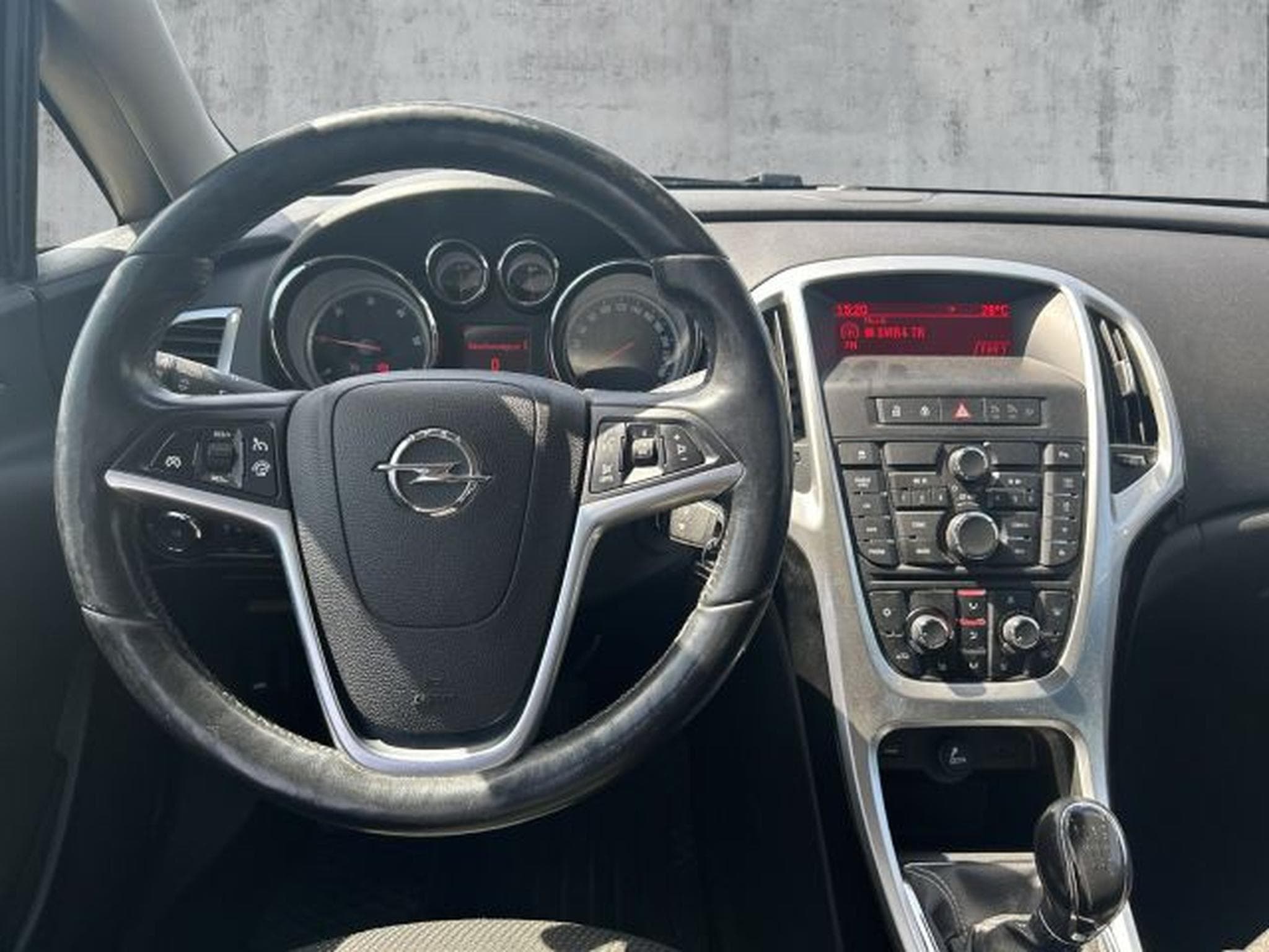 Opel Astra Astra J 1.7 CDTI Sports Tourer LED AHK TEMPOMAT (2013) - Photo 15