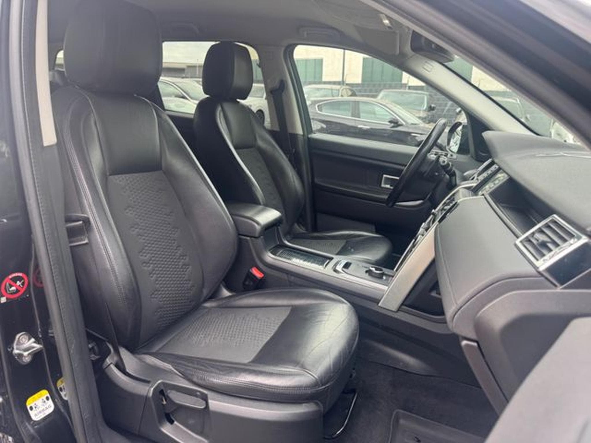 Land-Rover Discovery DISCOVERY SPORT SE AWD *BLACK PACK*AUT*NAVI* (2019) - Foto 14