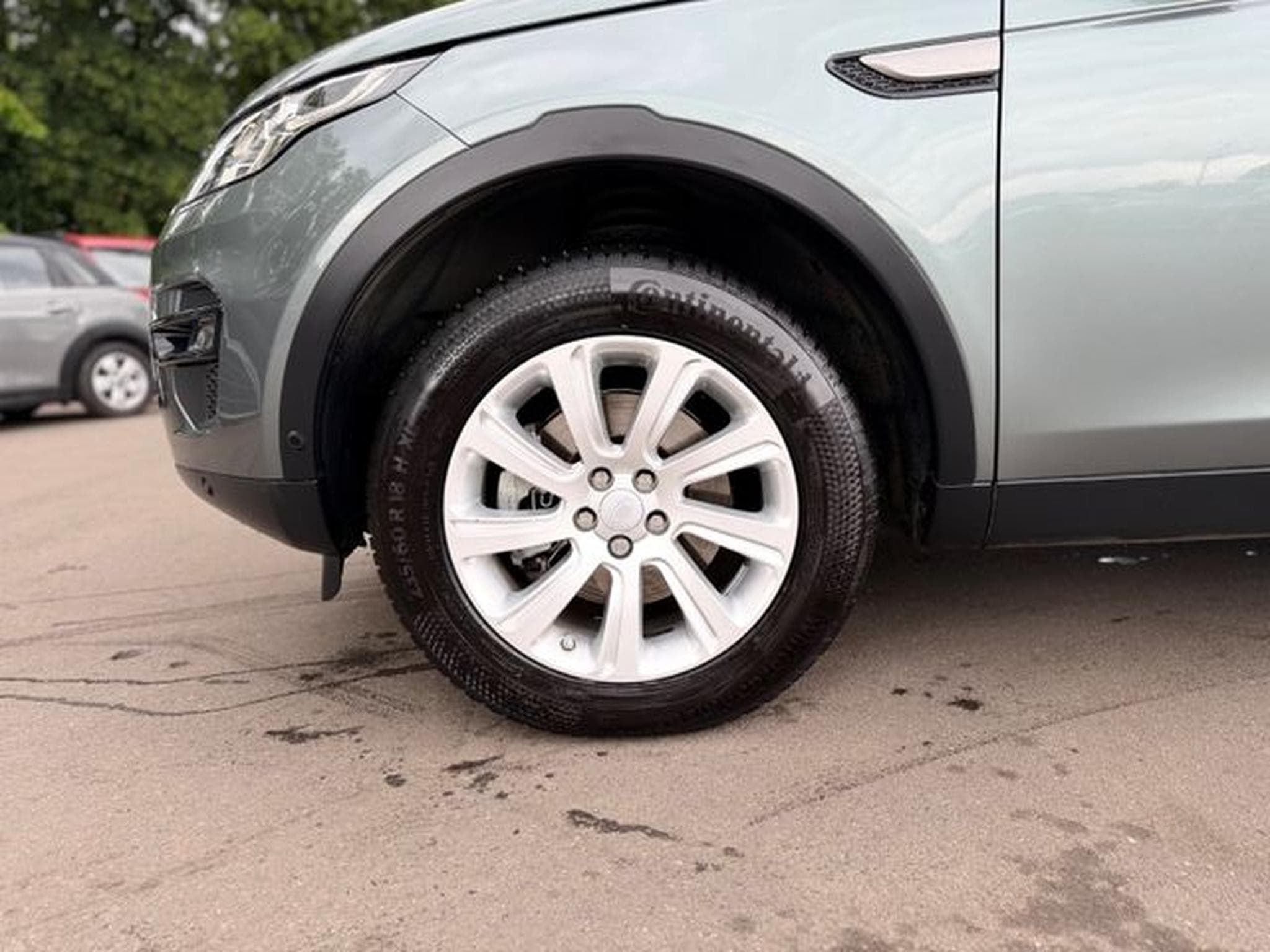 Land-Rover Discovery DISCOVERY SPORT SE AWD*AUT*XENON*AHK*NAVI*MERIDA (2015) - Foto 11