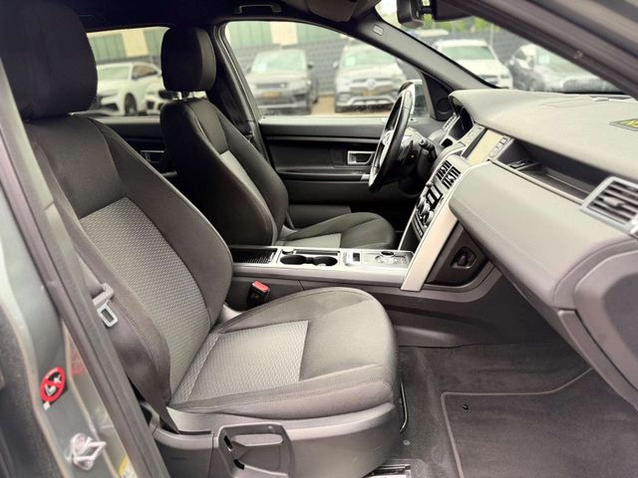 Land-Rover Discovery DISCOVERY SPORT SE AWD*AUT*XENON*AHK*NAVI*MERIDA (2015) - Foto 13