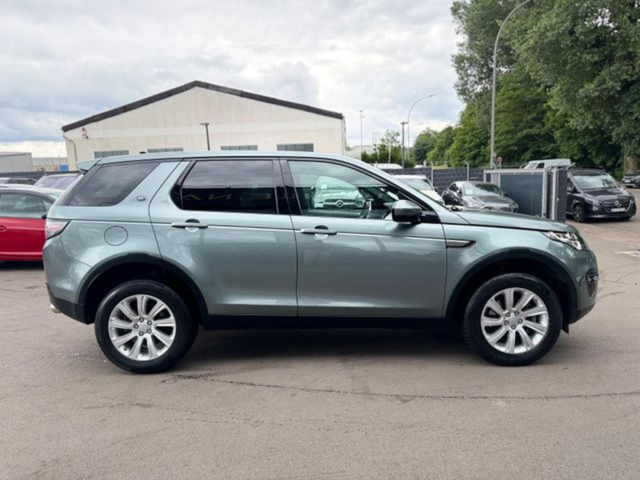 Land-Rover Discovery DISCOVERY SPORT SE AWD*AUT*XENON*AHK*NAVI*MERIDA (2015) - Foto 14