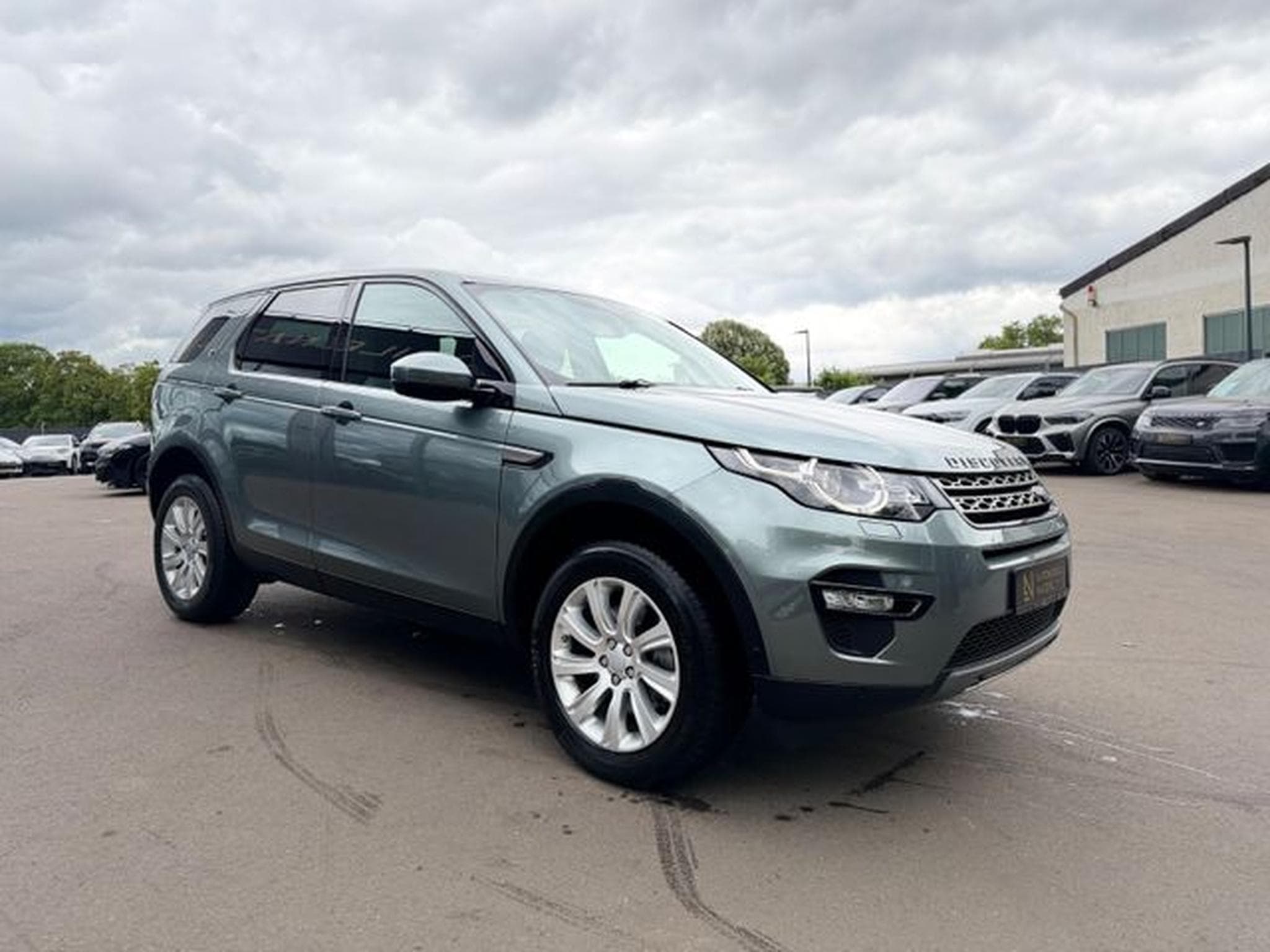 Land-Rover Discovery DISCOVERY SPORT SE AWD*AUT*XENON*AHK*NAVI*MERIDA (2015) - Foto 4