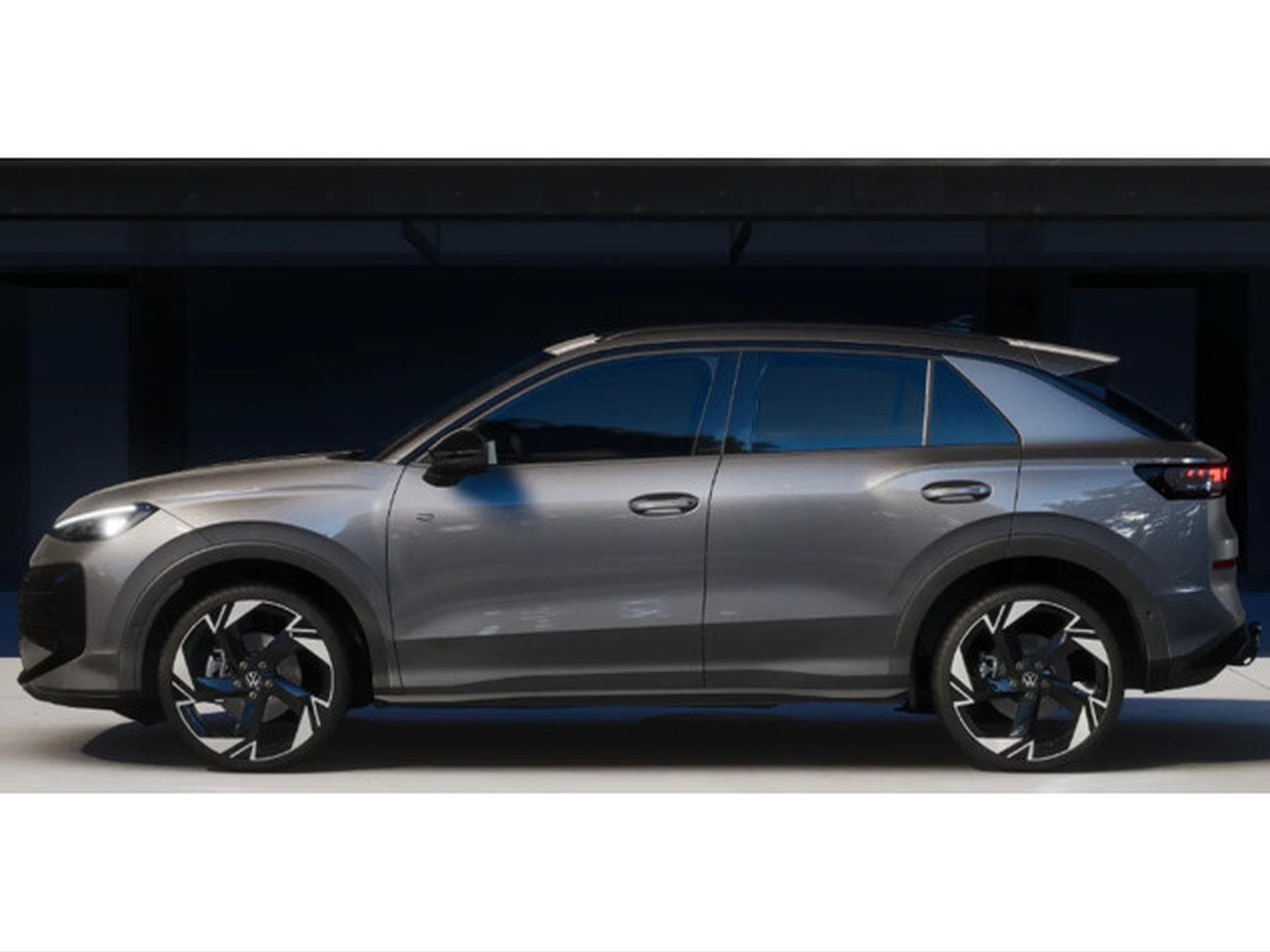 VW T-Roc T-Roc R-Line 1.5 eTSI  (150 CV)/PANO/AHK/360°/VOLL (2026) - Foto 1