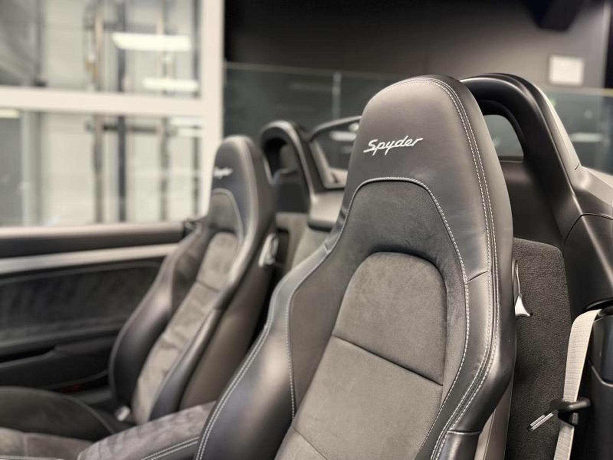 Porsche Boxster 718 SPYDER (2021) - Photo 11