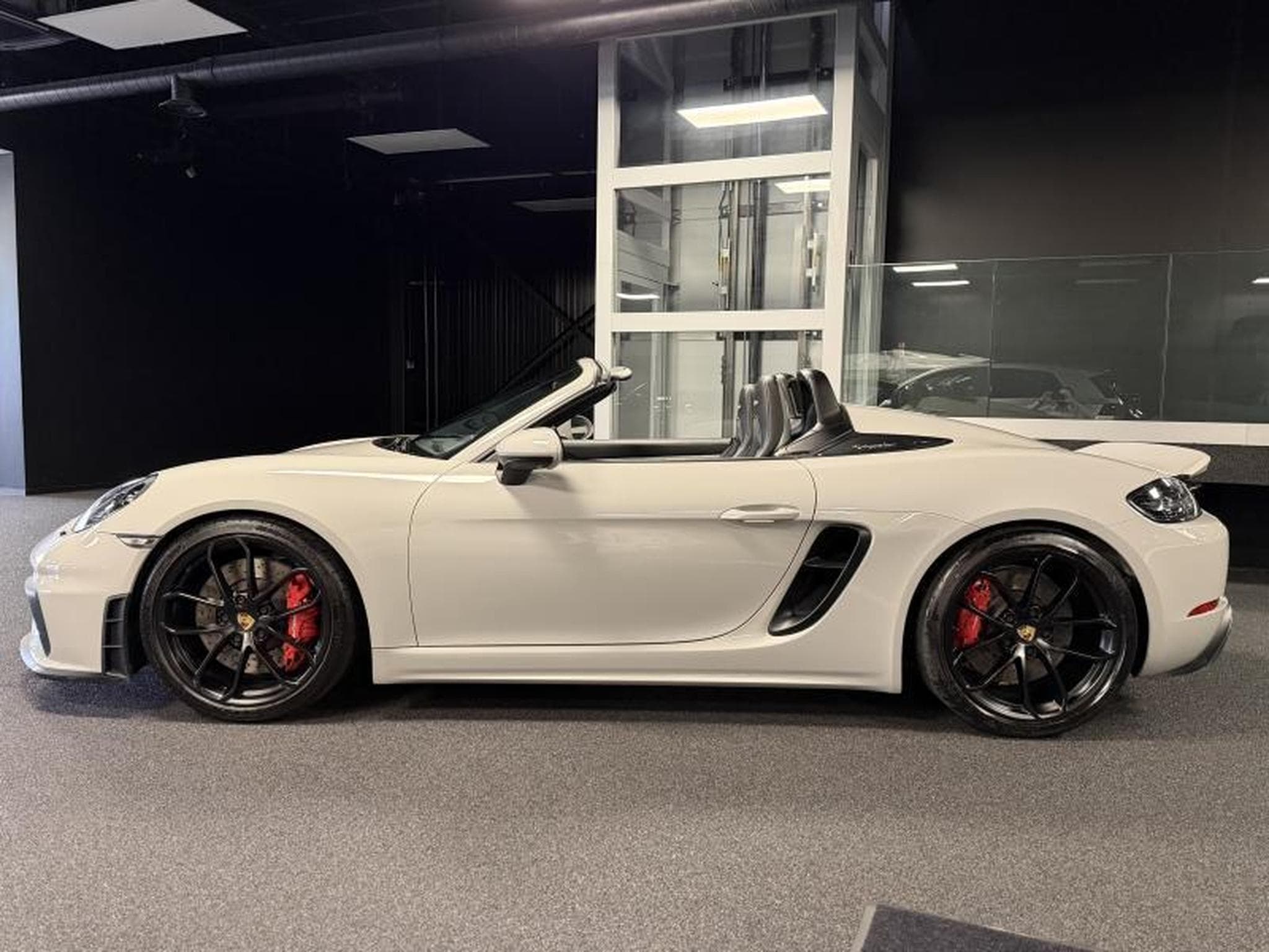 Porsche Boxster 718 SPYDER (2021) - Photo 4