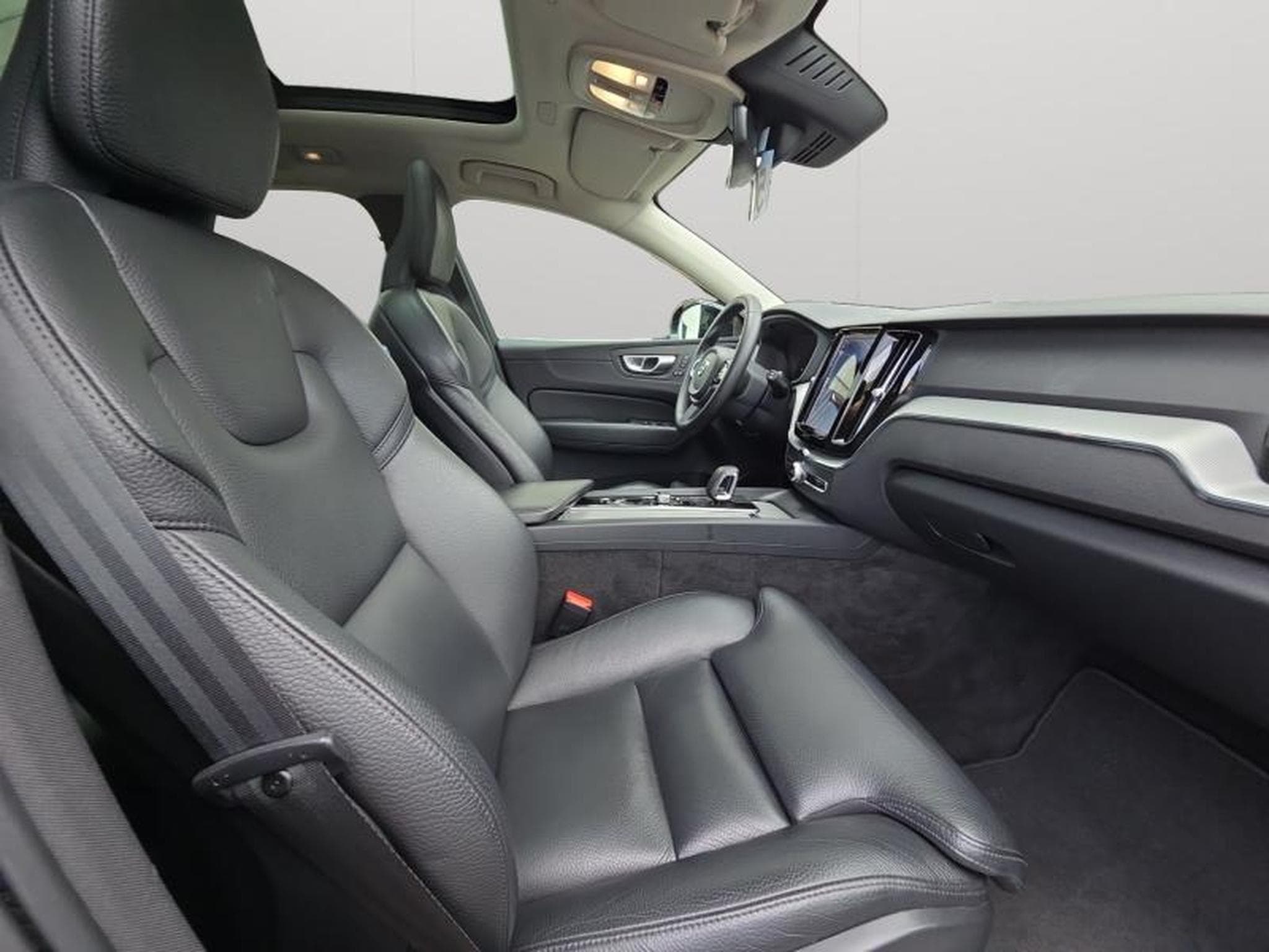 Volvo XC60 B4 Plus Dark / Essence (2024) - Foto 13