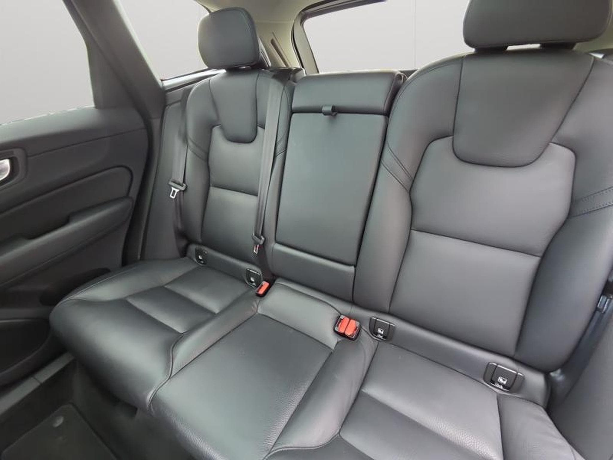 Volvo XC60 B4 Plus Dark / Essence (2024) - Foto 14