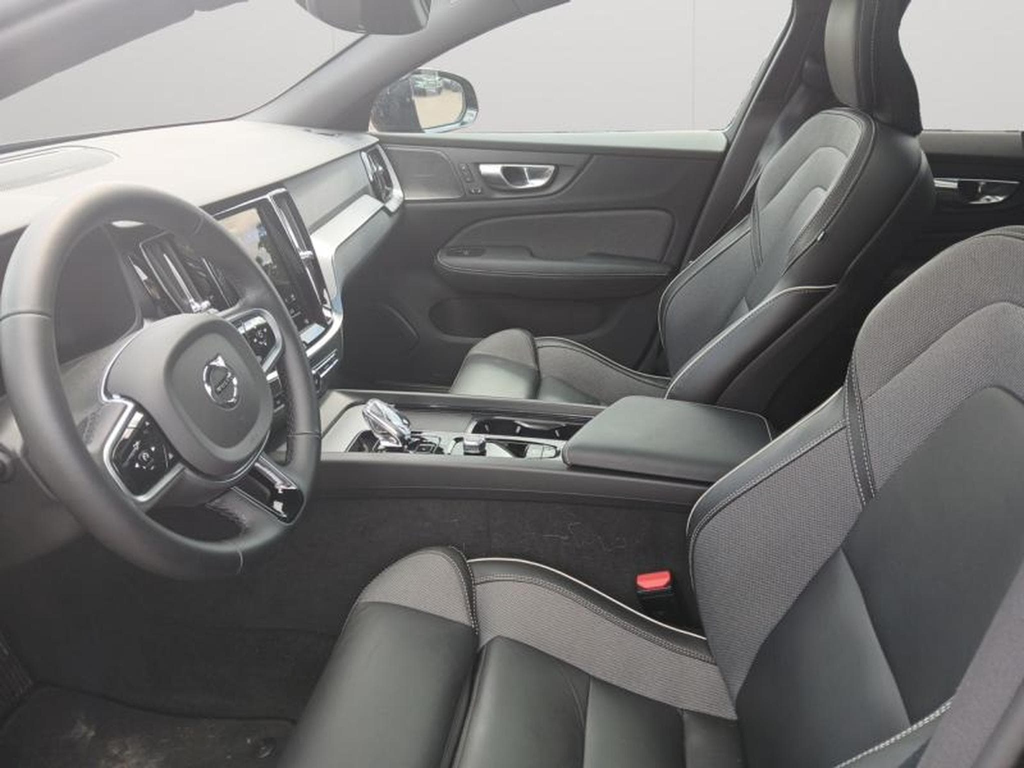 Volvo V60 B4 Plus Dark / Essence (2025) - Foto 11