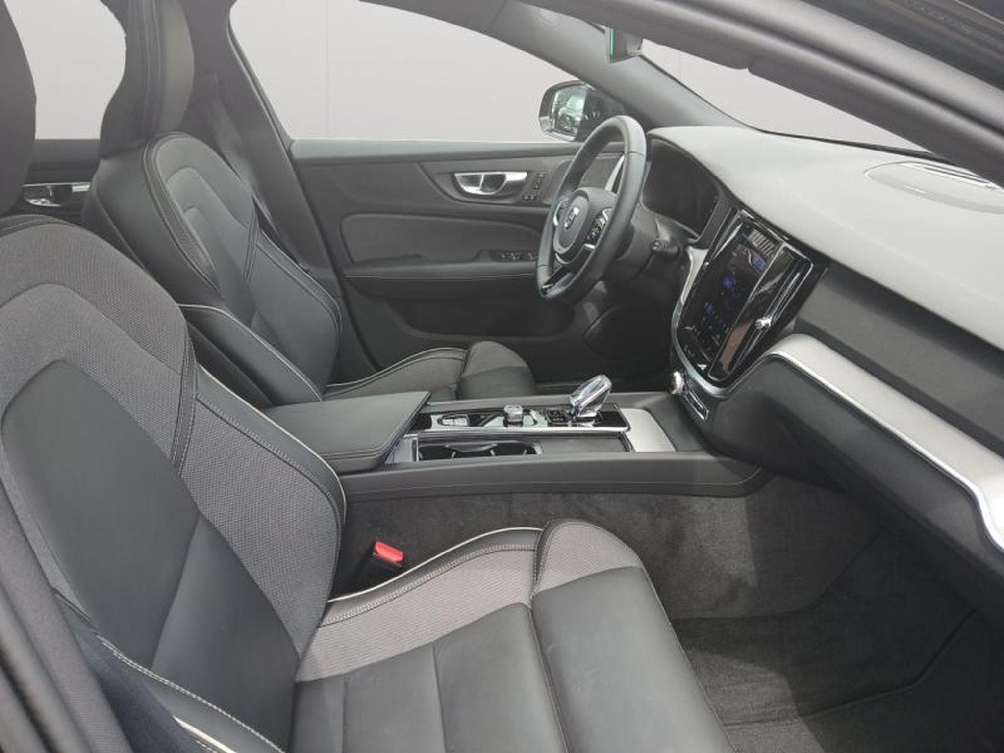 Volvo V60 B4 Plus Dark / Essence (2025) - Foto 13