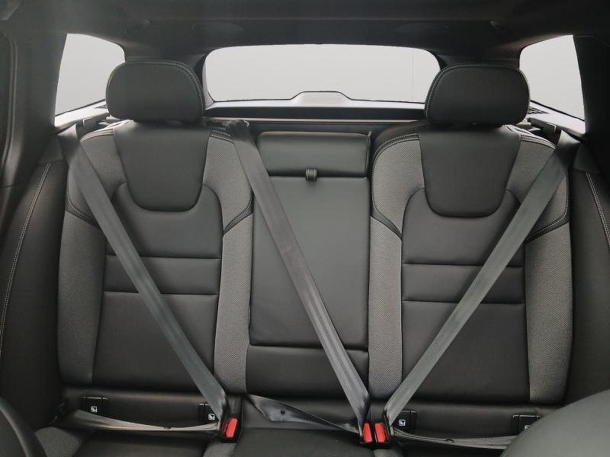 Volvo V60 B4 Plus Dark / Essence (2025) - Foto 14