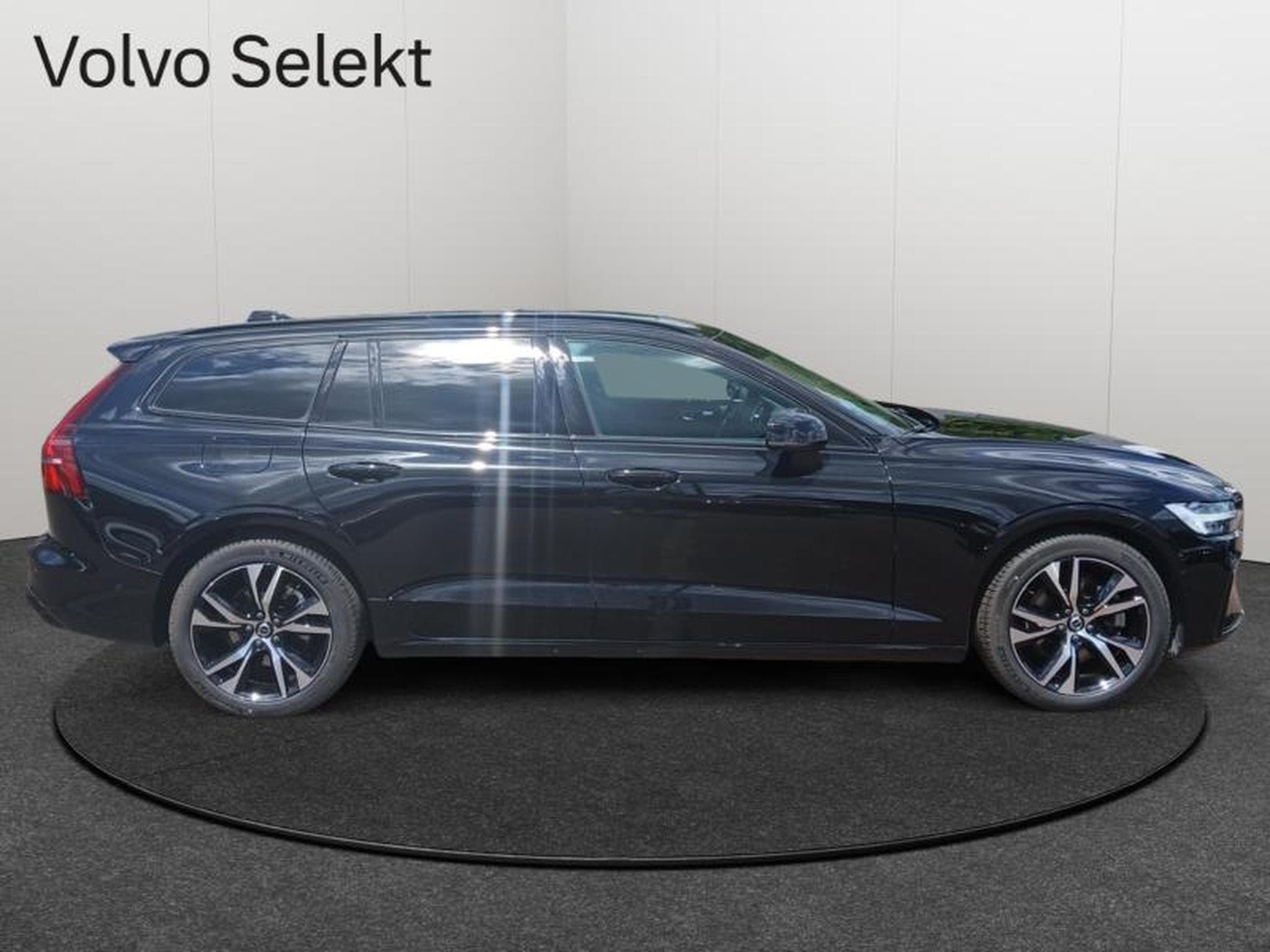 Volvo V60 B4 Plus Dark / Essence (2025) - Foto 4