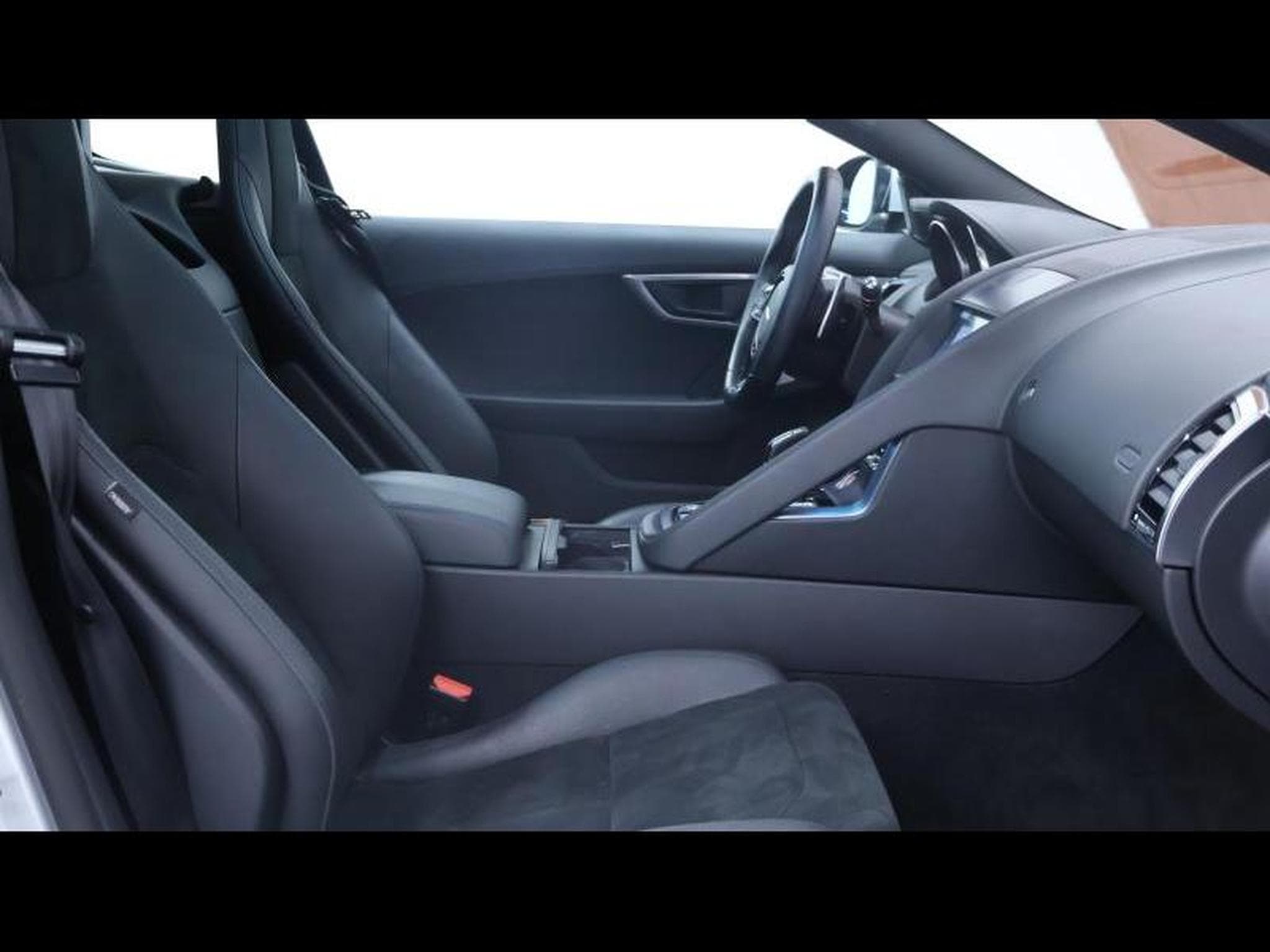 Jaguar F-Type P300 Coupe RWD (2018) - Foto 11