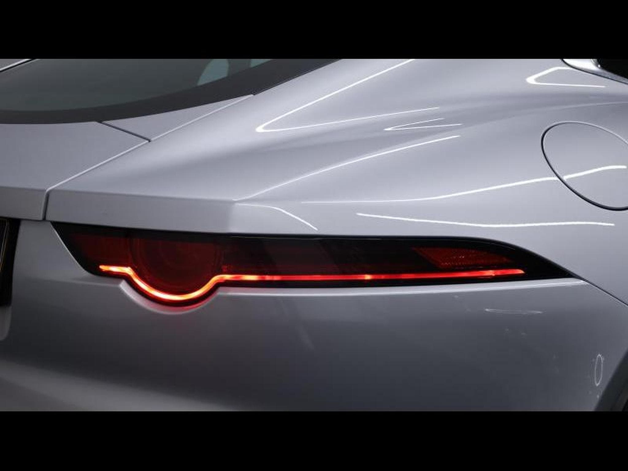 Jaguar F-Type P300 Coupe RWD (2018) - Foto 9