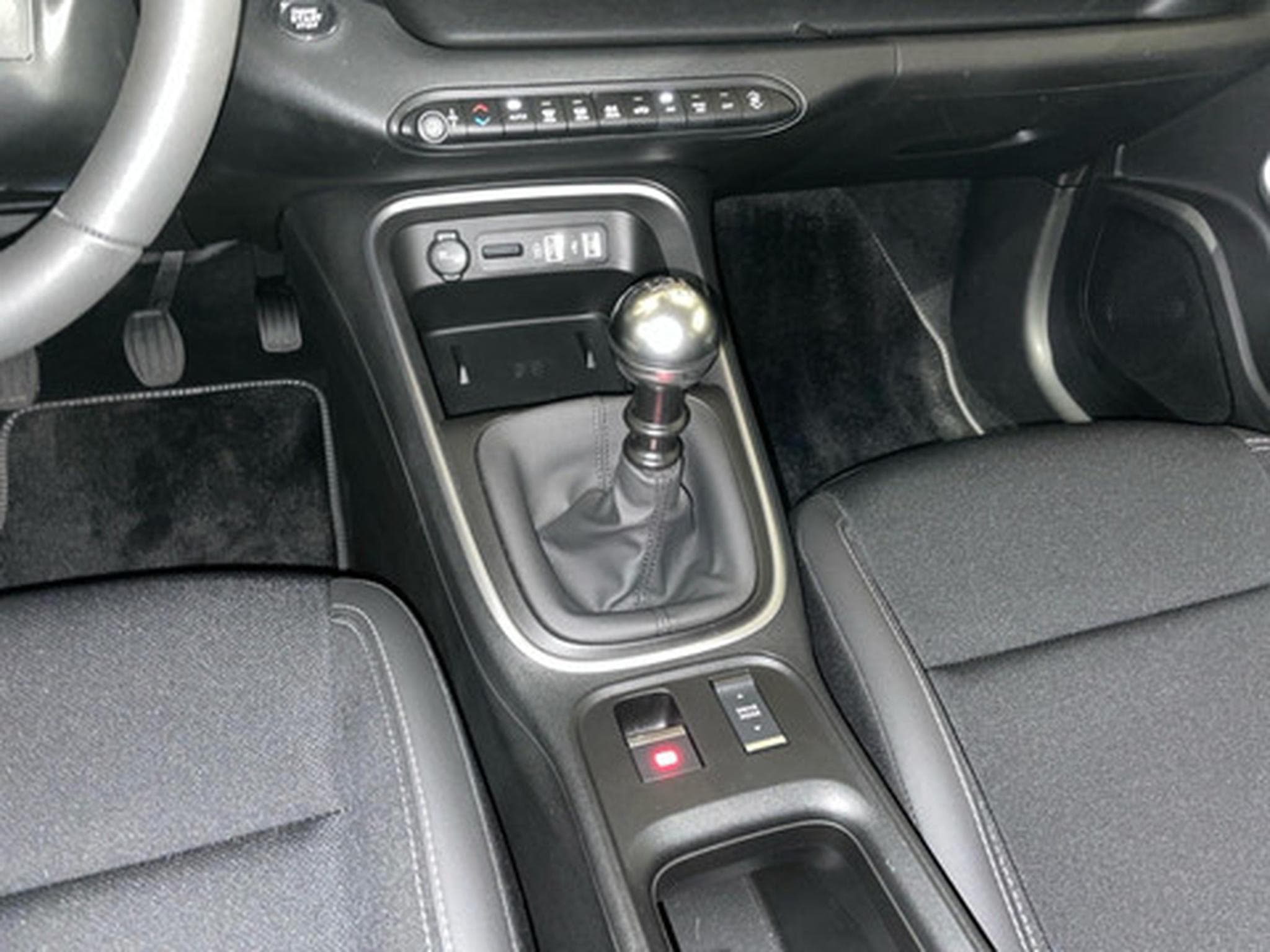 Jeep Avenger 1.2 Altitude MT6 (2025) - Photo 10