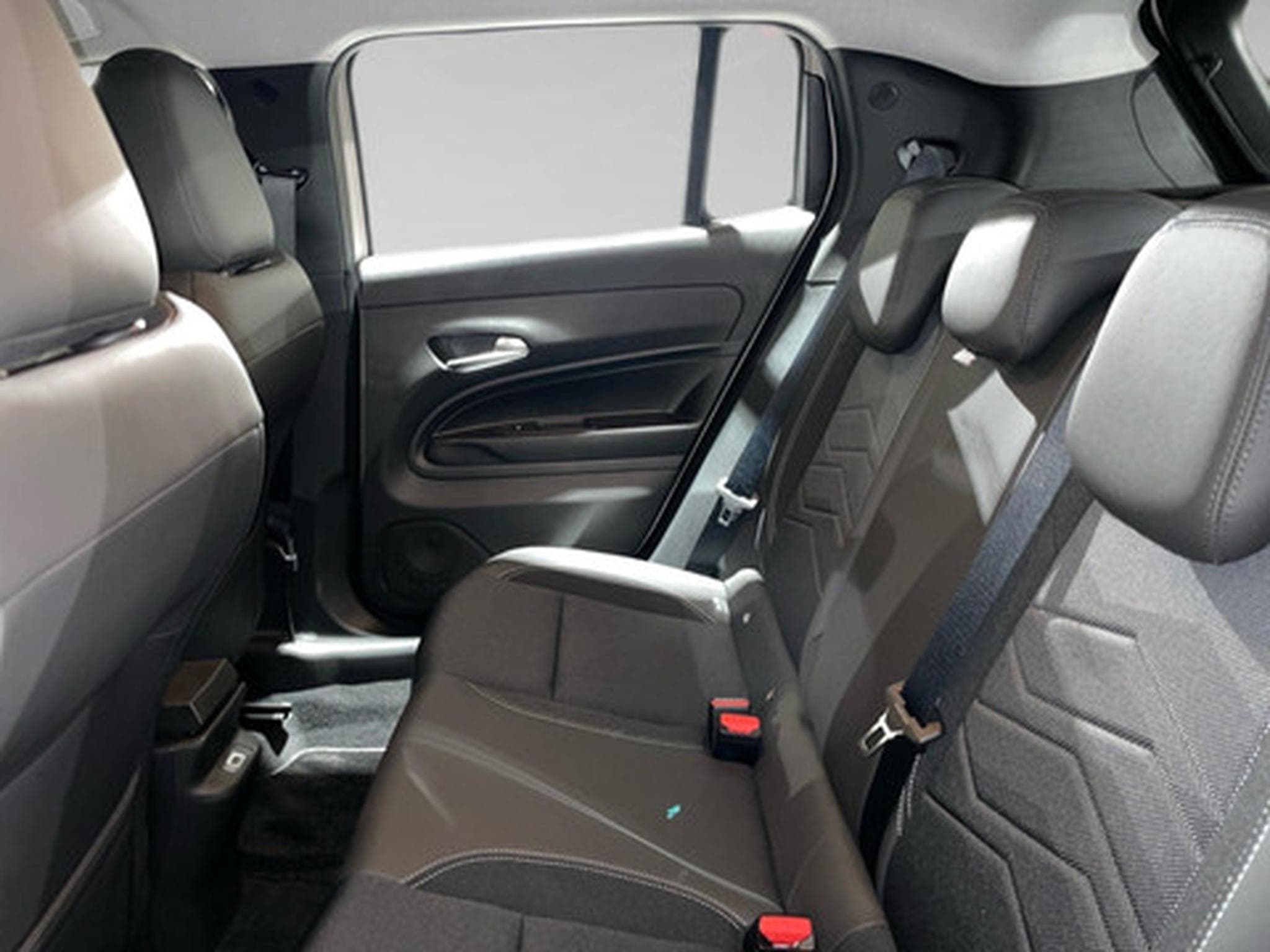 Jeep Avenger 1.2 Altitude MT6 (2025) - Photo 11