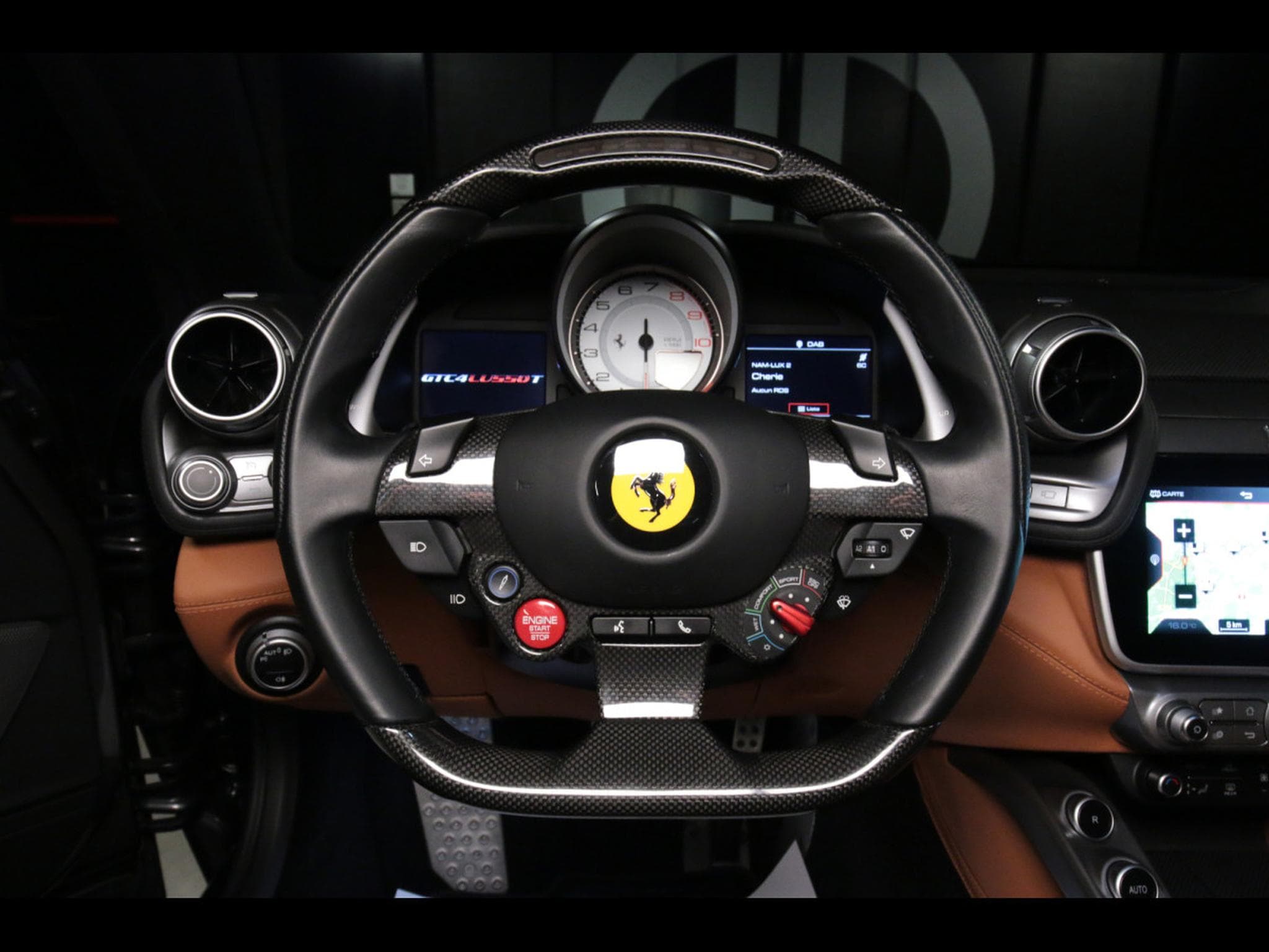 Ferrari GTC4 Lusso V8 T 3.9 (611 CH) – GRIGIO SILVERSTONE (2018) - Foto 17