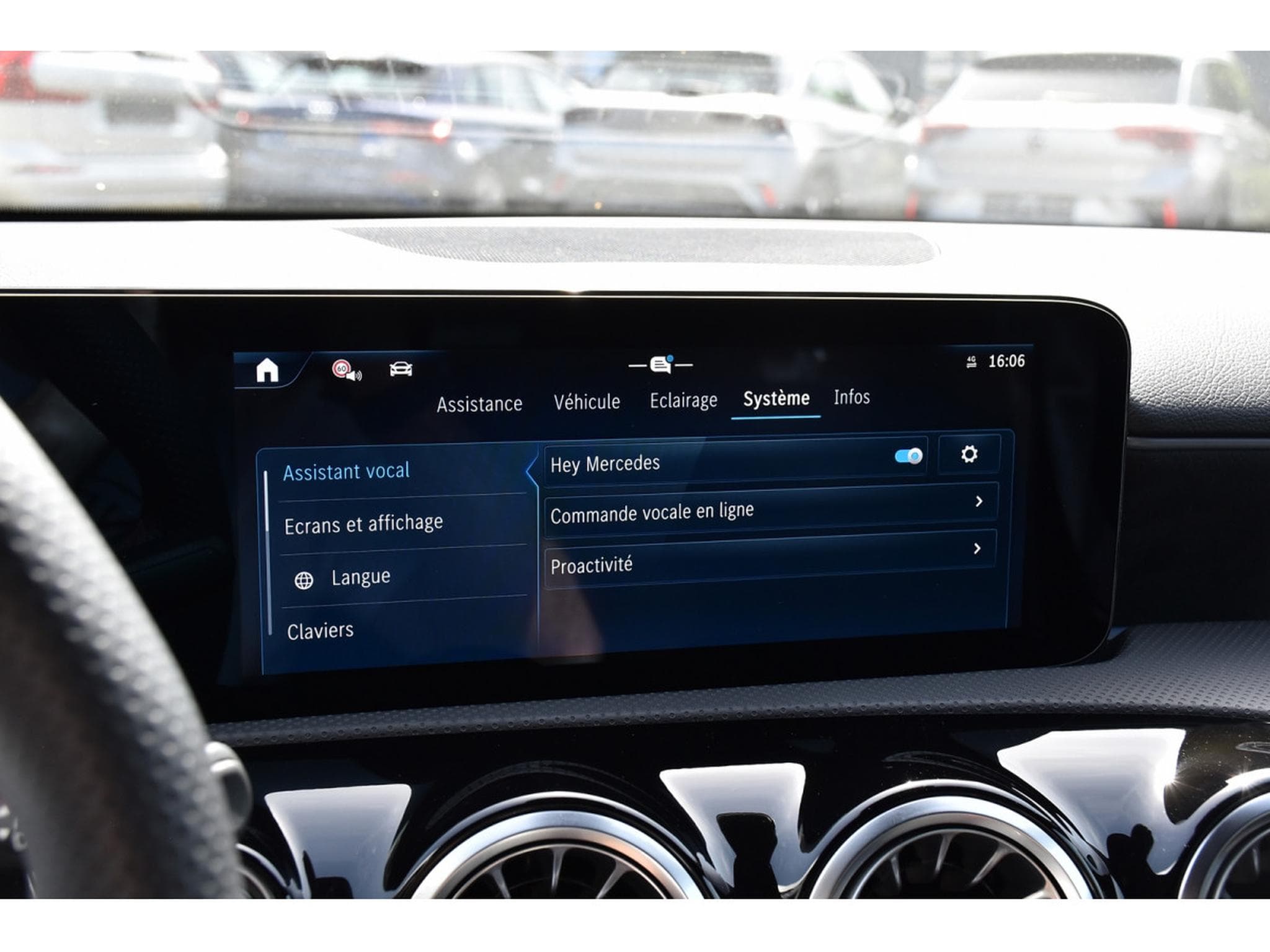 Mercedes A 200 AMG Line 7G-Tronic GPS LANE CAM PARK KEYLESS 1° MAIN (2025) - Photo 12