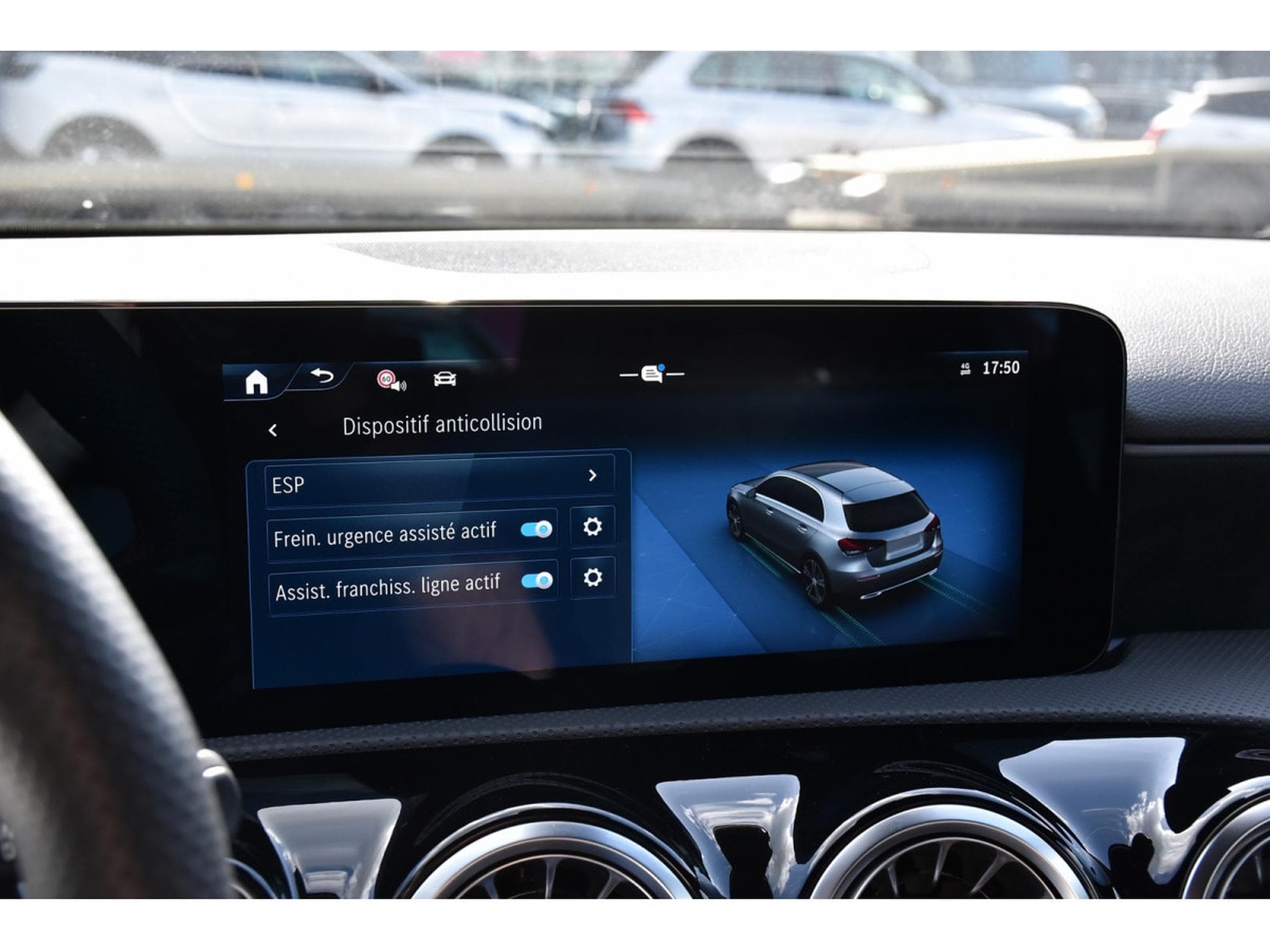 Mercedes A 200 AMG Line 7G-Tronic GPS LANE CAM PARK KEYLESS 1° MAIN (2025) - Photo 13