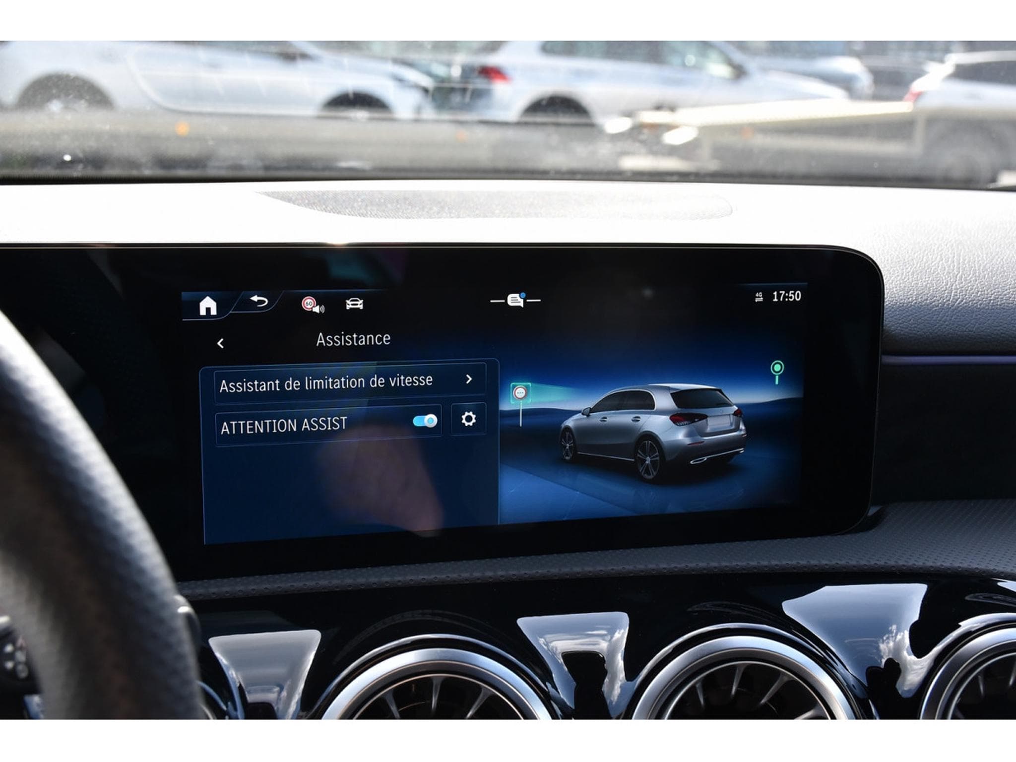 Mercedes A 200 AMG Line 7G-Tronic GPS LANE CAM PARK KEYLESS 1° MAIN (2025) - Photo 14