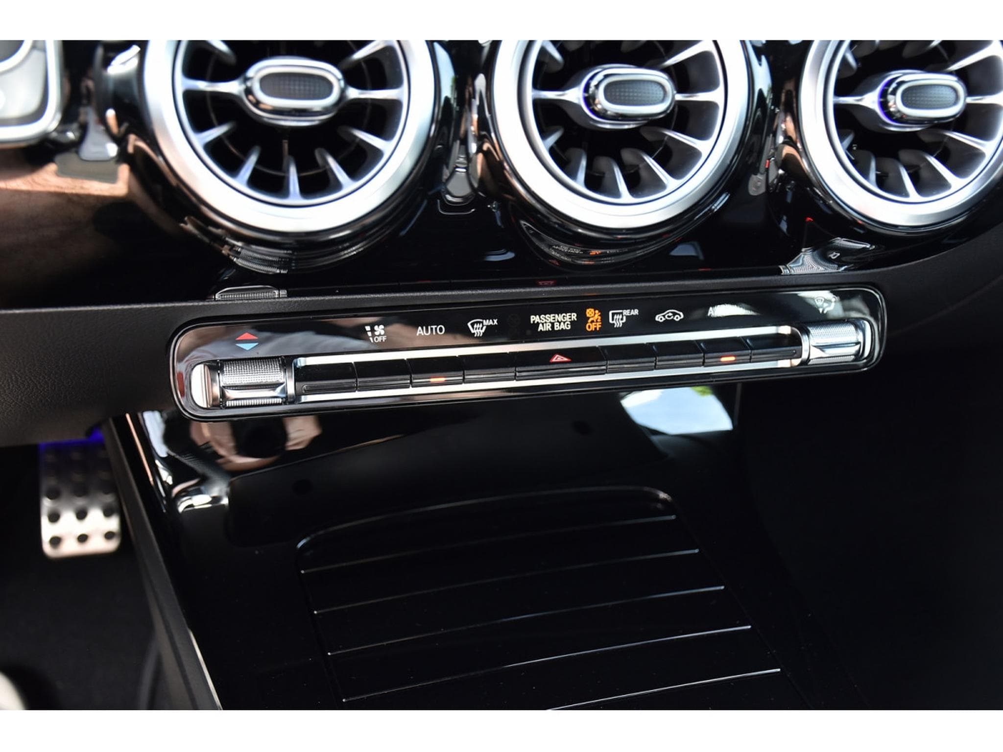 Mercedes A 200 AMG Line 7G-Tronic GPS LANE CAM PARK KEYLESS 1° MAIN (2025) - Photo 19