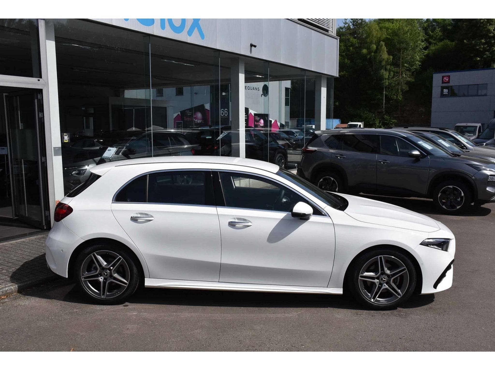 Mercedes A 200 AMG Line 7G-Tronic GPS LANE CAM PARK KEYLESS 1° MAIN (2025) - Photo 3