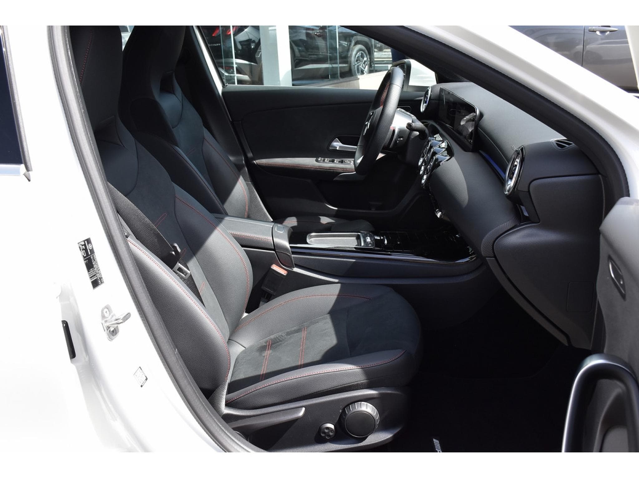 Mercedes A 200 AMG Line 7G-Tronic GPS LANE CAM PARK KEYLESS 1° MAIN (2025) - Photo 7