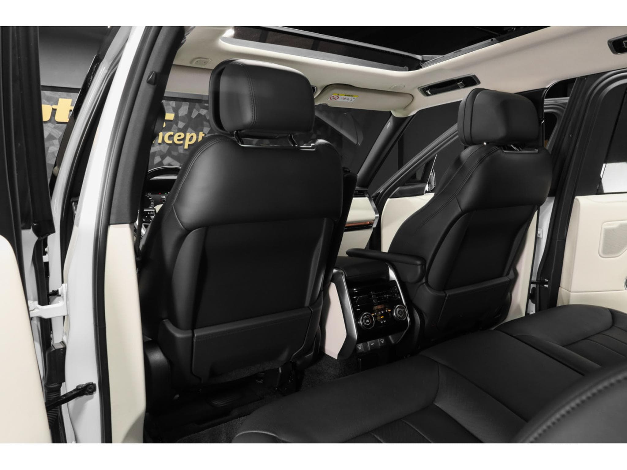Land-Rover Range Rover D350 LWB AUTOBIOGRAPHY - 7 PLACES (2024) - Photo 29