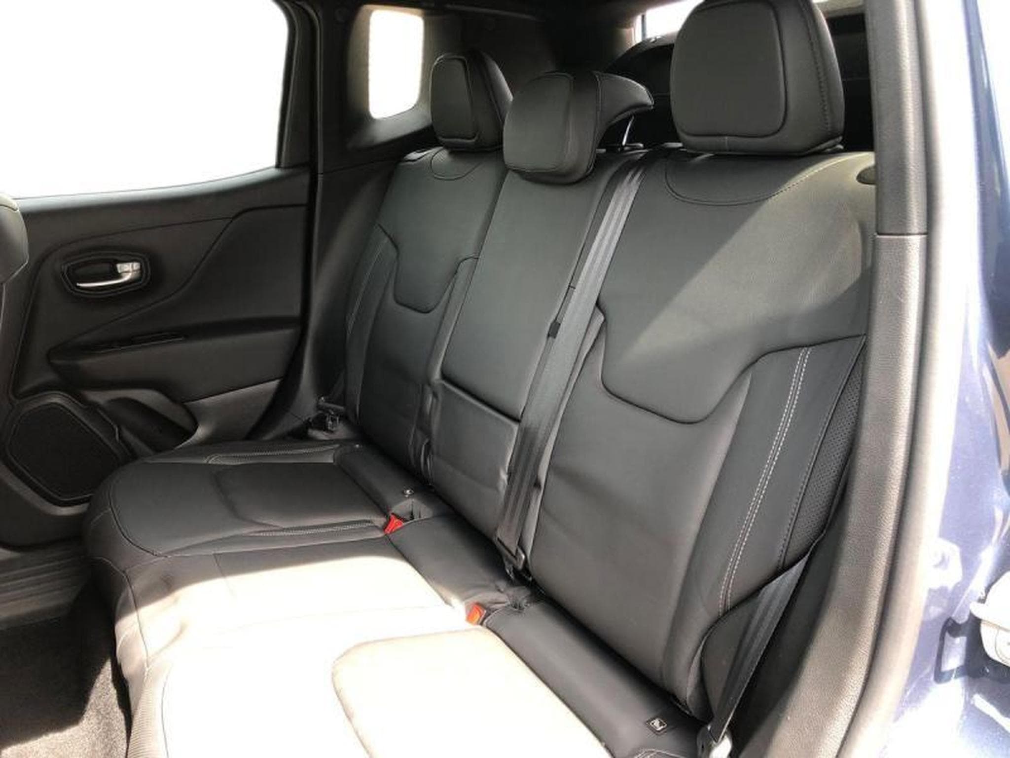 Jeep Renegade S (2021) - Photo 11