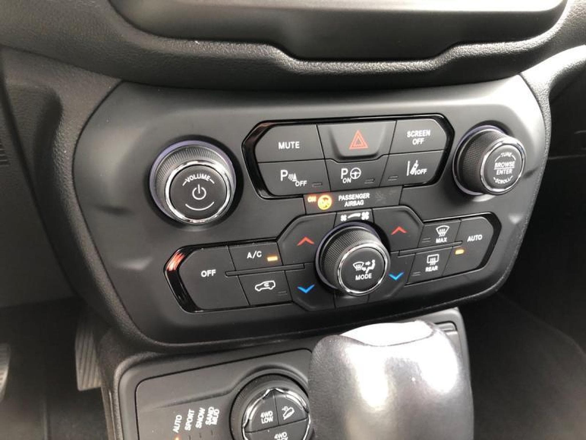 Jeep Renegade S (2021) - Photo 16