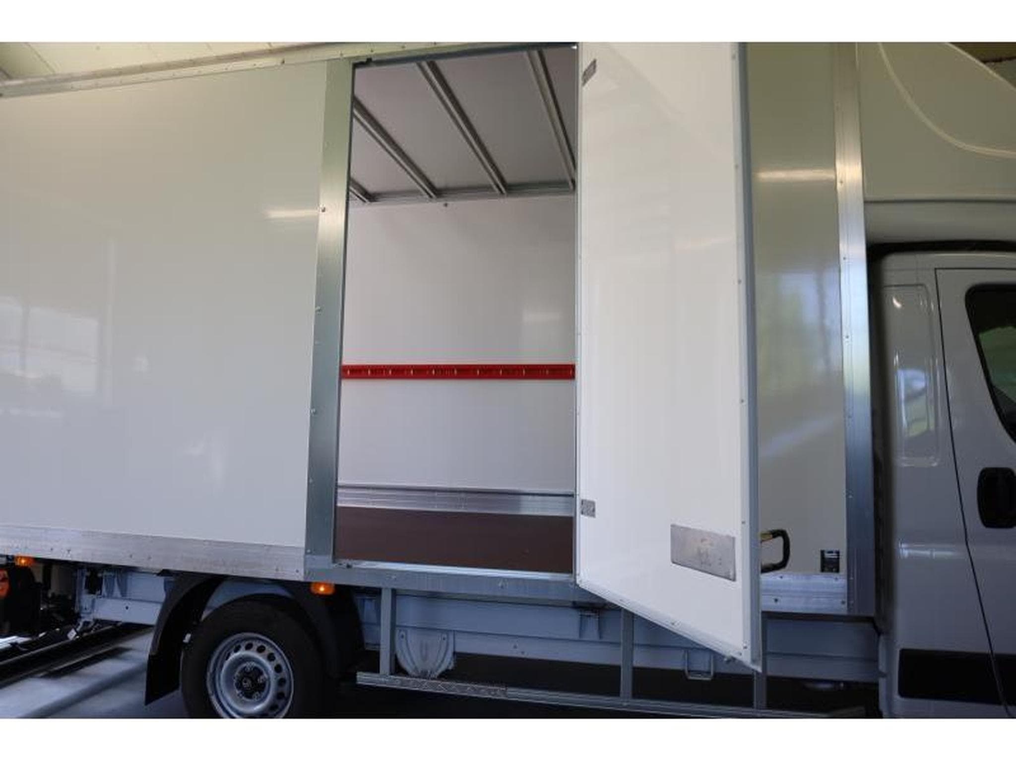 Citroen Jumper Cargo Box avec Hayon L4 3,5t (2026) - Photo 11