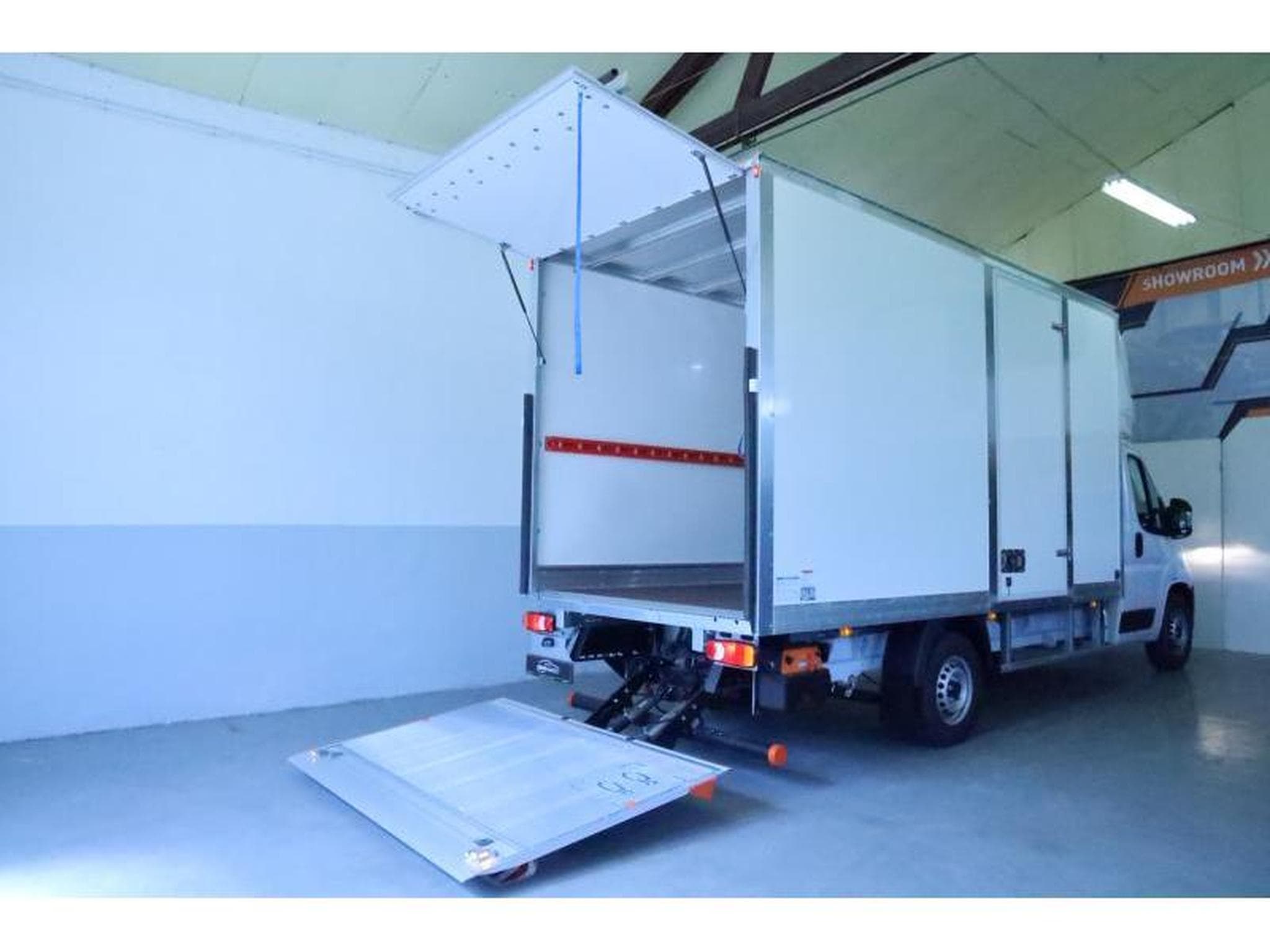 Citroen Jumper Cargo Box avec Hayon L4 3,5t (2026) - Photo 12