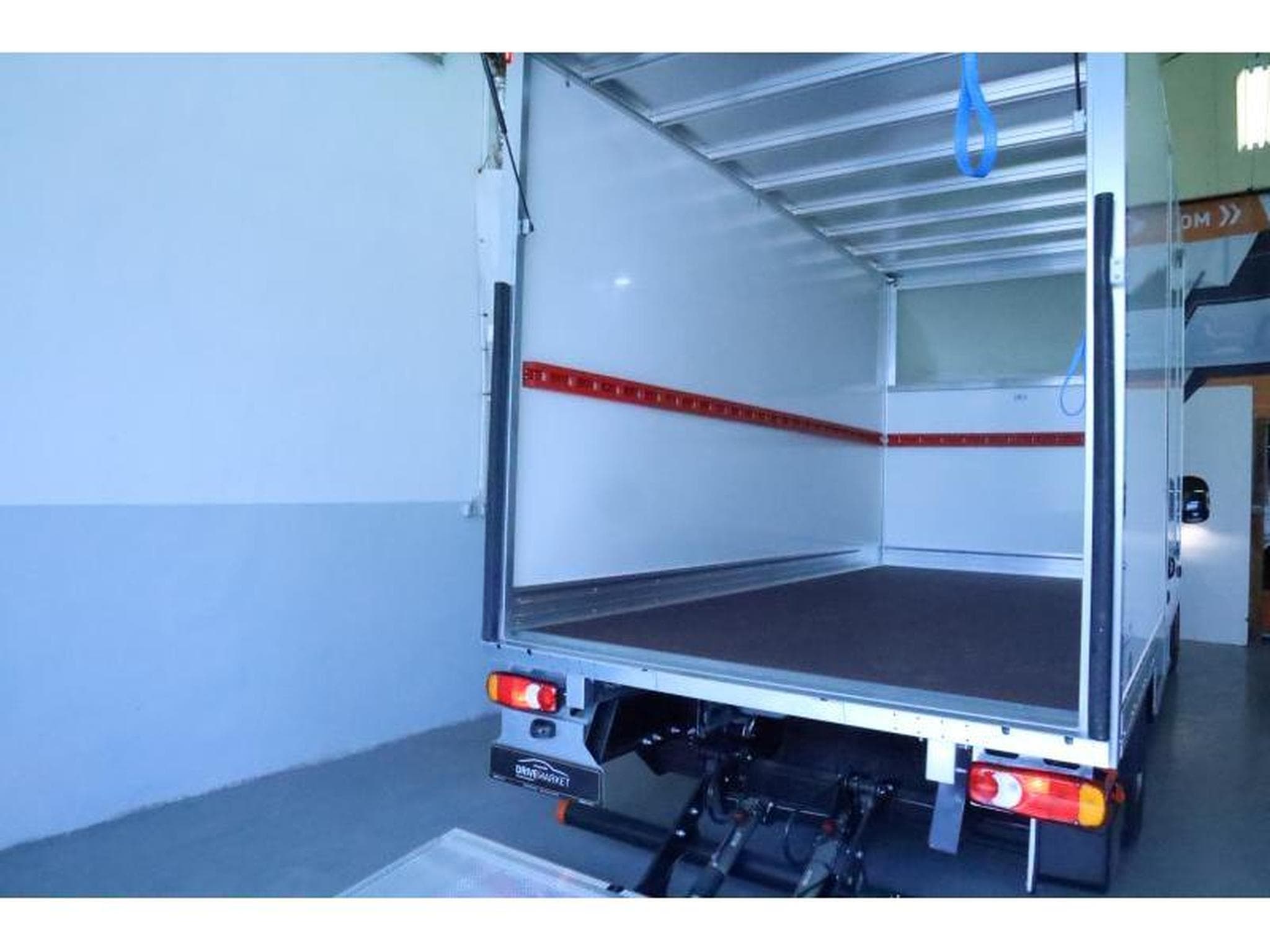 Citroen Jumper Cargo Box avec Hayon L4 3,5t (2026) - Photo 14