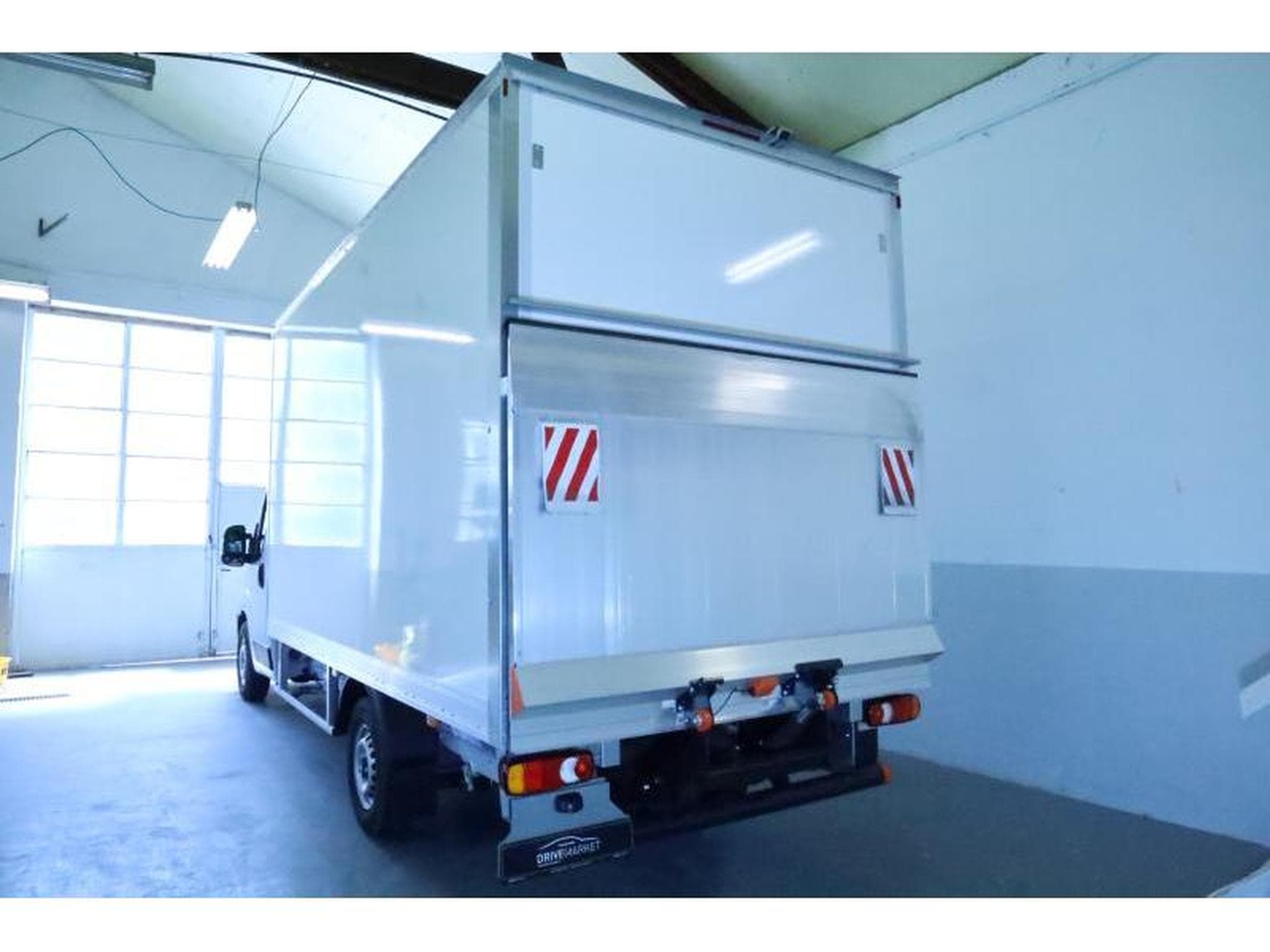 Citroen Jumper Cargo Box avec Hayon L4 3,5t (2026) - Photo 25